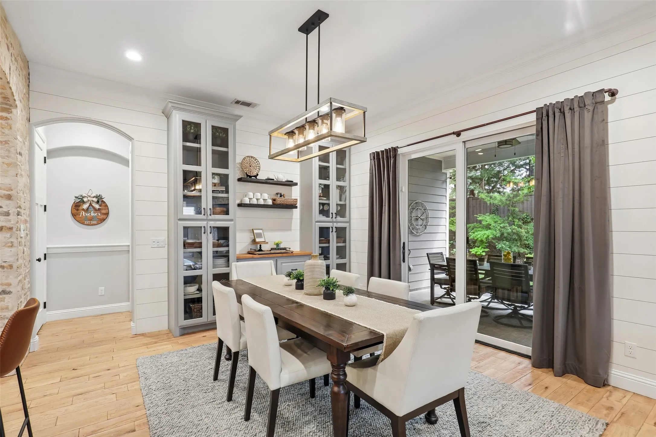 Single Family Residence For Sale in Rockwall County , 1020 Ivy Lane, Rockwall, Texas 75087, 4 Bedroom, 3 Bathroom, 2 Garage spaces, 3,274 Sqft, built in 2017, mls#21326966, Real Estate Agent in Rockwall, Homes For Sale in Rockwall county, Homes For Sale in Rockwall, Realtor in Rockwall Texas, Real Estate Brokerage Independent Realty Texas, Luminita Cordes Realtor
