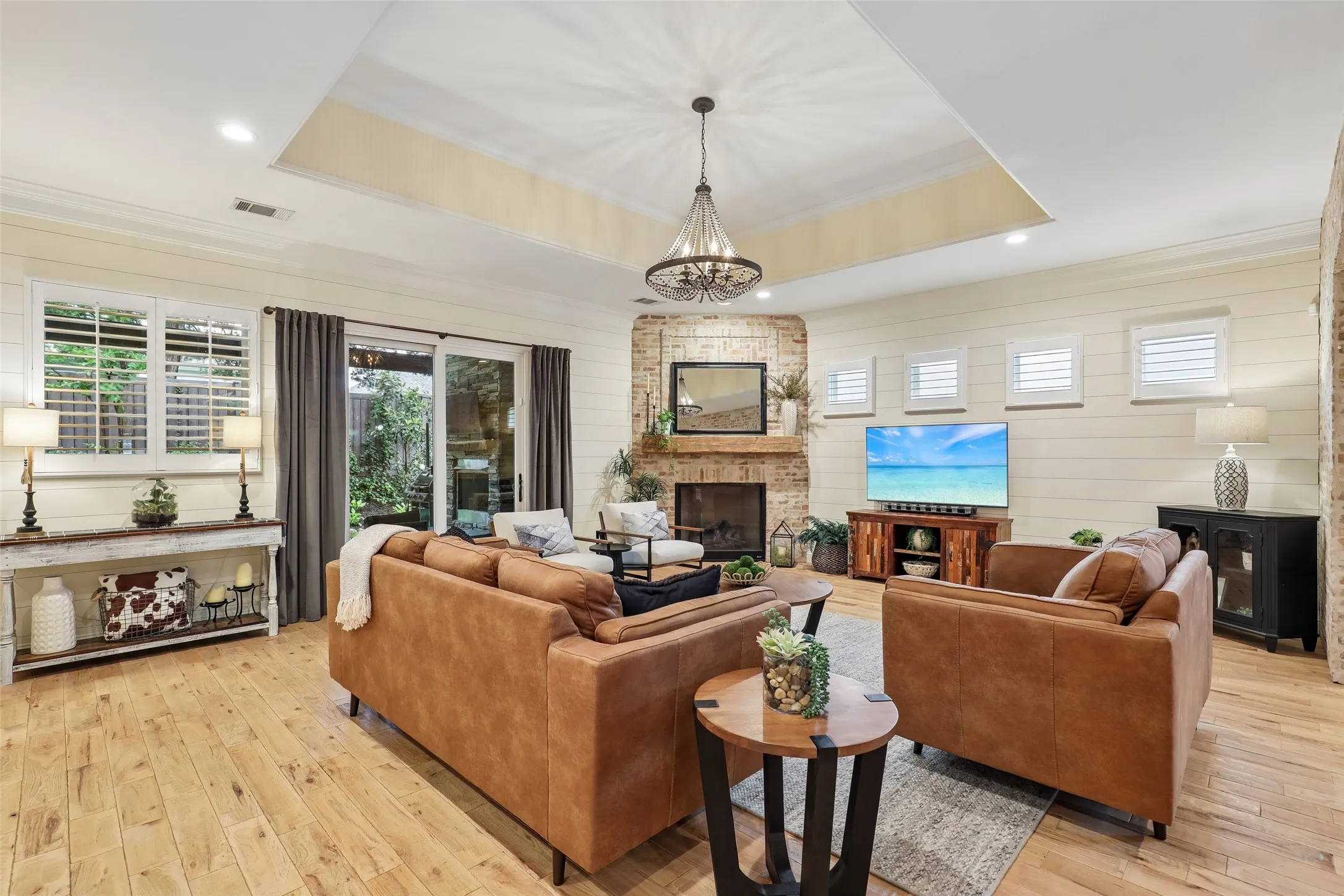 Single Family Residence For Sale in Rockwall County , 1020 Ivy Lane, Rockwall, Texas 75087, 4 Bedroom, 3 Bathroom, 2 Garage spaces, 3,274 Sqft, built in 2017, mls#21326966, Real Estate Agent in Rockwall, Homes For Sale in Rockwall county, Homes For Sale in Rockwall, Realtor in Rockwall Texas, Real Estate Brokerage Independent Realty Texas, Luminita Cordes Realtor