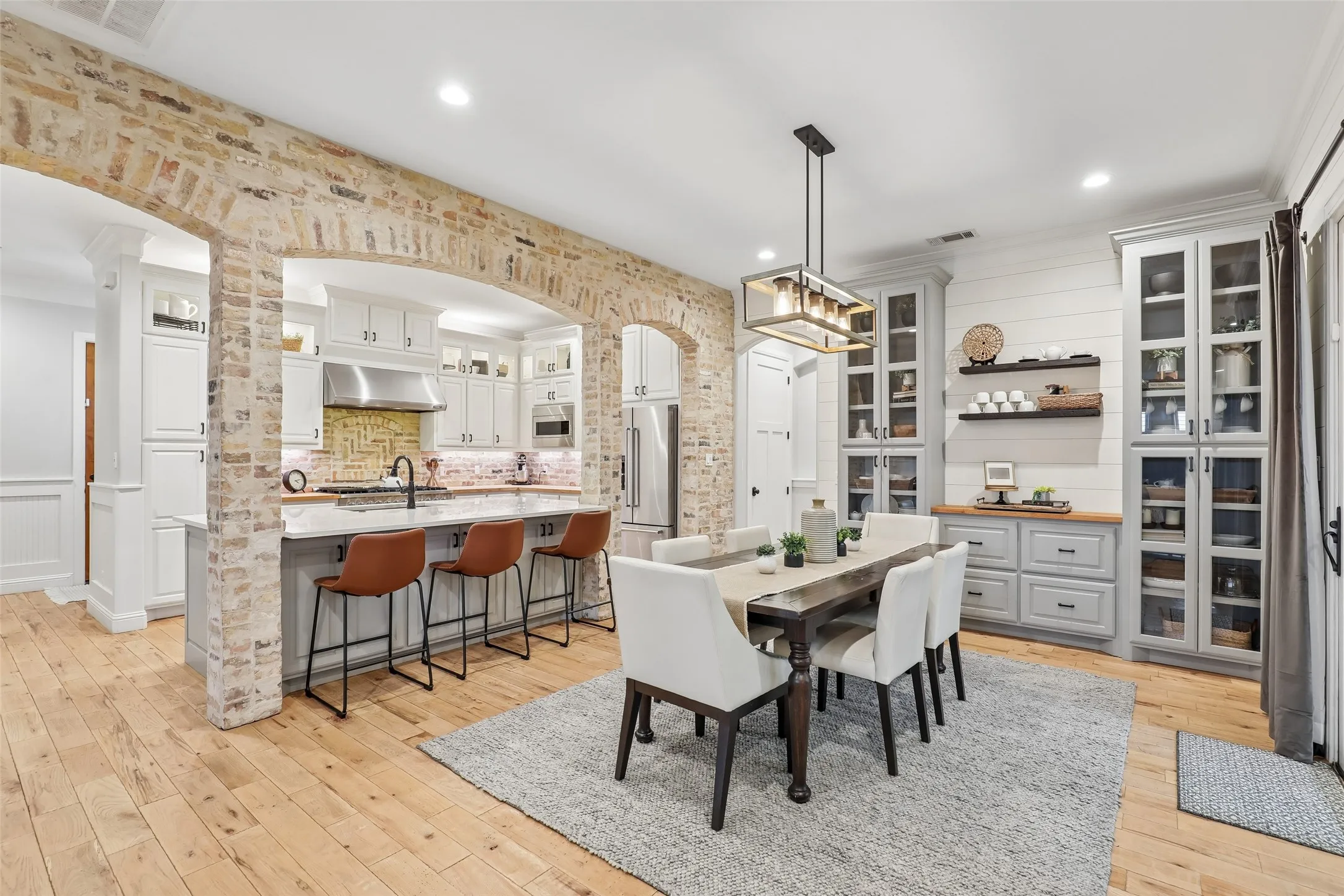 Single Family Residence For Sale in Rockwall County , 1020 Ivy Lane, Rockwall, Texas 75087, 4 Bedroom, 3 Bathroom, 2 Garage spaces, 3,274 Sqft, built in 2017, mls#21326966, Real Estate Agent in Rockwall, Homes For Sale in Rockwall county, Homes For Sale in Rockwall, Realtor in Rockwall Texas, Real Estate Brokerage Independent Realty Texas, Luminita Cordes Realtor
