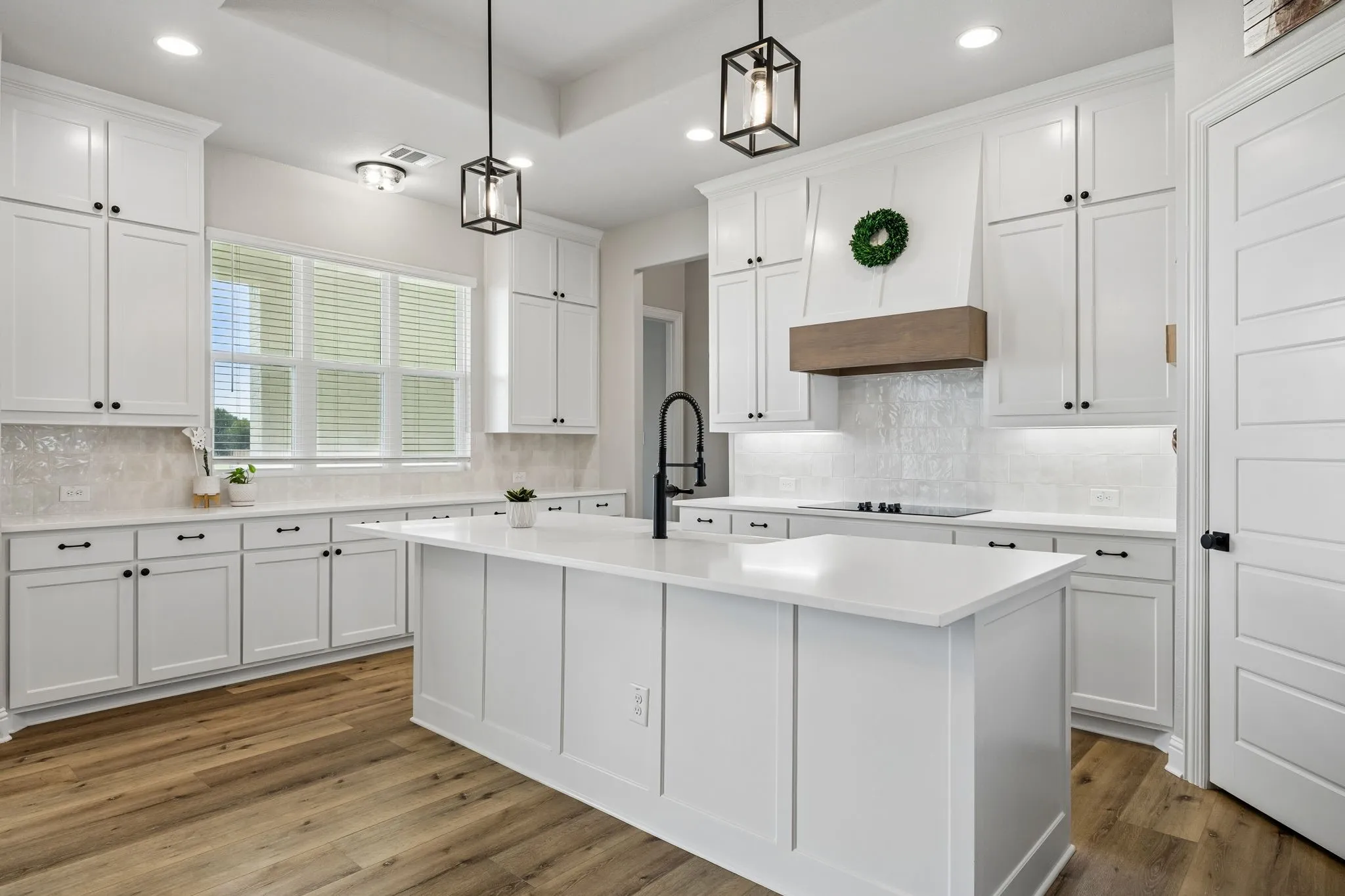 Single Family Residence For Sale in Ellis County , 1751 Blackfoot Parkway, Waxahachie, Texas 75165, 4 Bedroom, 3 Bathroom, 3 Garage spaces, 3,132 Sqft, built in 2024, mls#21322775, Real Estate Agent in Waxahachie, Homes For Sale in Ellis county, Homes For Sale in Waxahachie, Realtor in Waxahachie Texas, Real Estate Brokerage Independent Realty Texas, Luminita Cordes Realtor