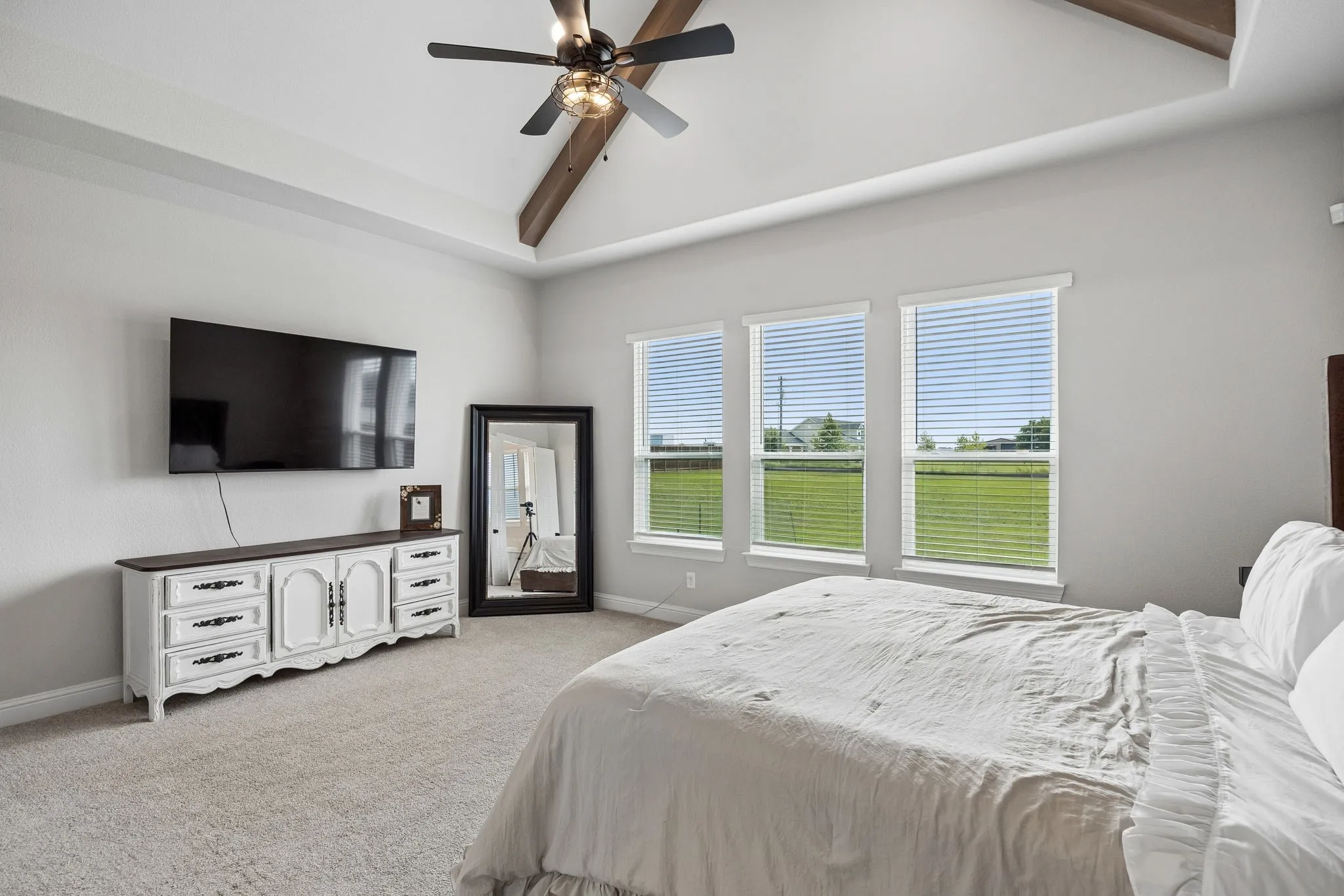 Single Family Residence For Sale in Ellis County , 1751 Blackfoot Parkway, Waxahachie, Texas 75165, 4 Bedroom, 3 Bathroom, 3 Garage spaces, 3,132 Sqft, built in 2024, mls#21322775, Real Estate Agent in Waxahachie, Homes For Sale in Ellis county, Homes For Sale in Waxahachie, Realtor in Waxahachie Texas, Real Estate Brokerage Independent Realty Texas, Luminita Cordes Realtor