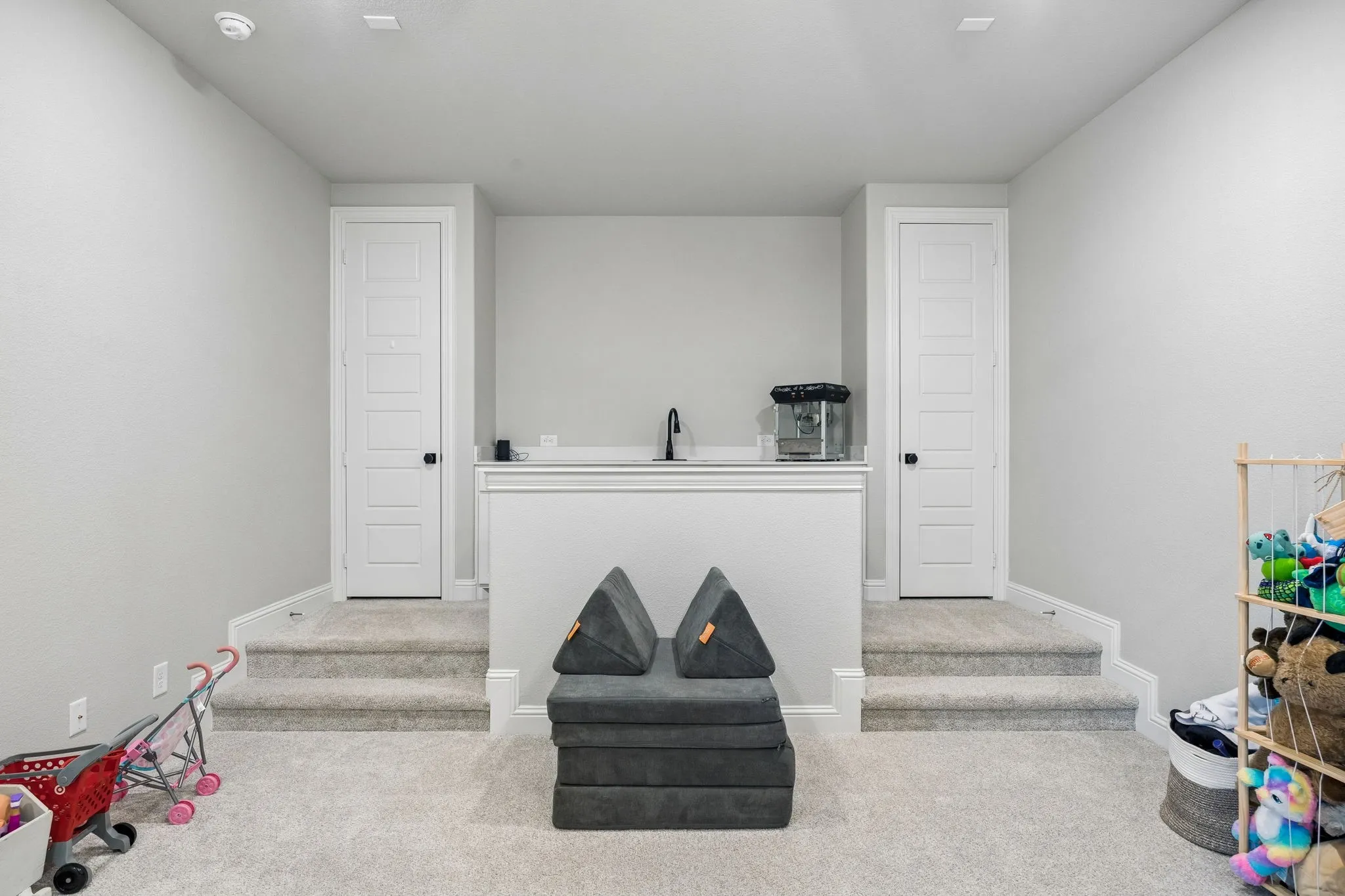 Single Family Residence For Sale in Ellis County , 1751 Blackfoot Parkway, Waxahachie, Texas 75165, 4 Bedroom, 3 Bathroom, 3 Garage spaces, 3,132 Sqft, built in 2024, mls#21322775, Real Estate Agent in Waxahachie, Homes For Sale in Ellis county, Homes For Sale in Waxahachie, Realtor in Waxahachie Texas, Real Estate Brokerage Independent Realty Texas, Luminita Cordes Realtor