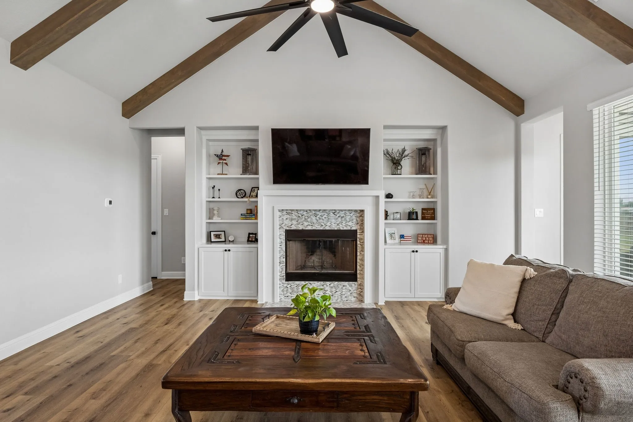Single Family Residence For Sale in Ellis County , 1751 Blackfoot Parkway, Waxahachie, Texas 75165, 4 Bedroom, 3 Bathroom, 3 Garage spaces, 3,132 Sqft, built in 2024, mls#21322775, Real Estate Agent in Waxahachie, Homes For Sale in Ellis county, Homes For Sale in Waxahachie, Realtor in Waxahachie Texas, Real Estate Brokerage Independent Realty Texas, Luminita Cordes Realtor