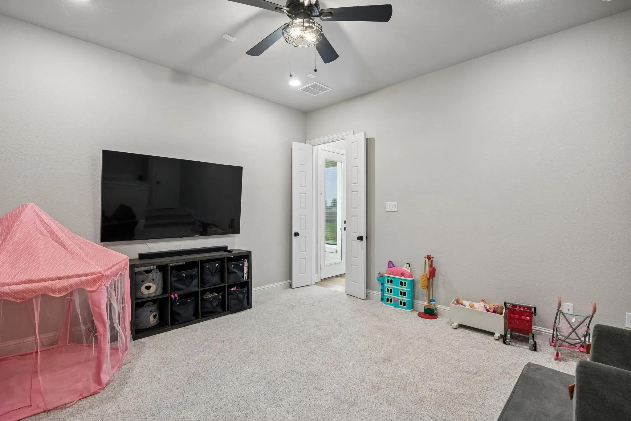 Single Family Residence For Sale in Ellis County , 1751 Blackfoot Parkway, Waxahachie, Texas 75165, 4 Bedroom, 3 Bathroom, 3 Garage spaces, 3,132 Sqft, built in 2024, mls#21322775, Real Estate Agent in Waxahachie, Homes For Sale in Ellis county, Homes For Sale in Waxahachie, Realtor in Waxahachie Texas, Real Estate Brokerage Independent Realty Texas, Luminita Cordes Realtor