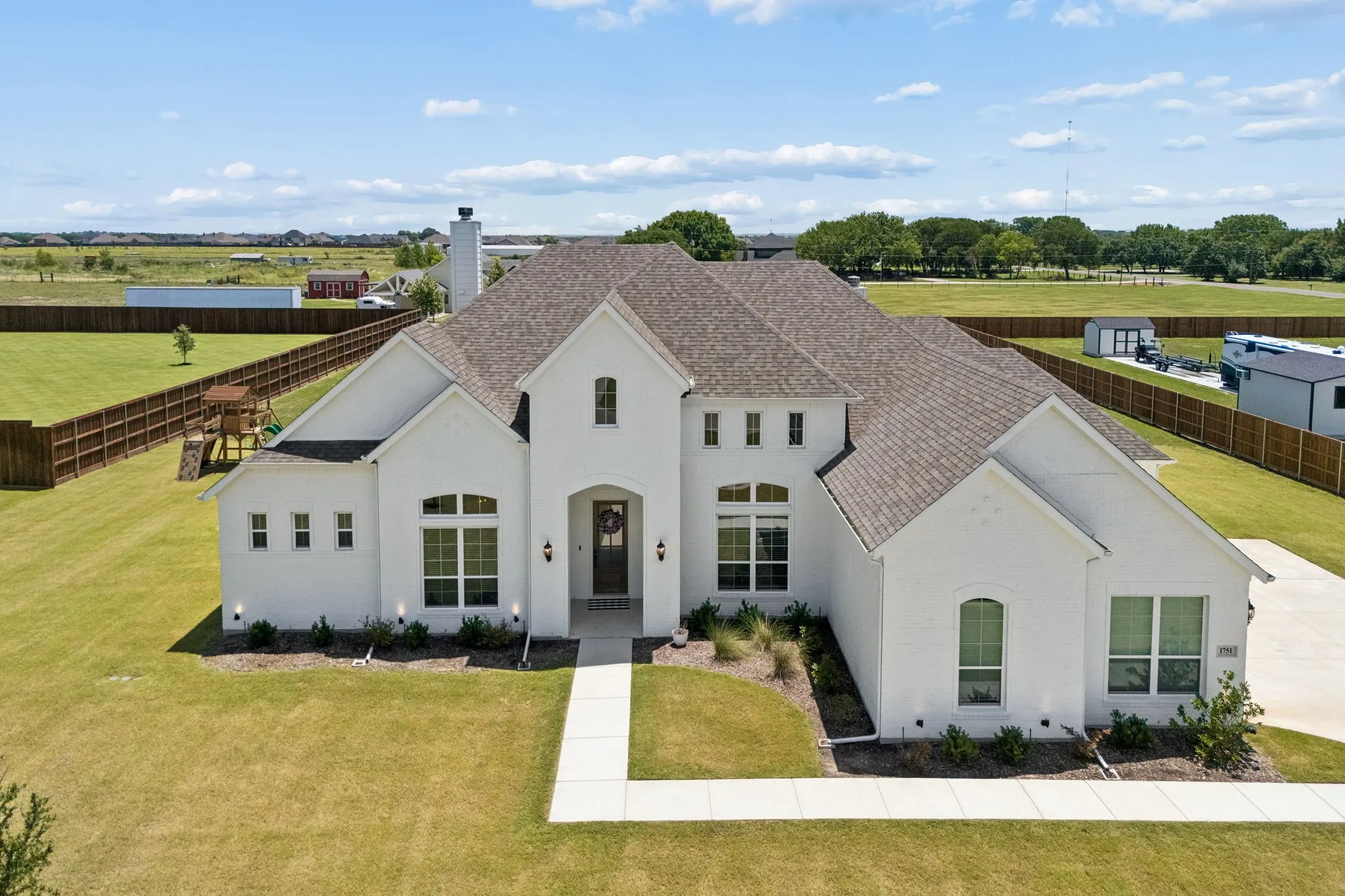 Single Family Residence For Sale in Ellis County , 1751 Blackfoot Parkway, Waxahachie, Texas 75165, 4 Bedroom, 3 Bathroom, 3 Garage spaces, 3,132 Sqft, built in 2024, mls#21322775, Real Estate Agent in Waxahachie, Homes For Sale in Ellis county, Homes For Sale in Waxahachie, Realtor in Waxahachie Texas, Real Estate Brokerage Independent Realty Texas, Luminita Cordes Realtor