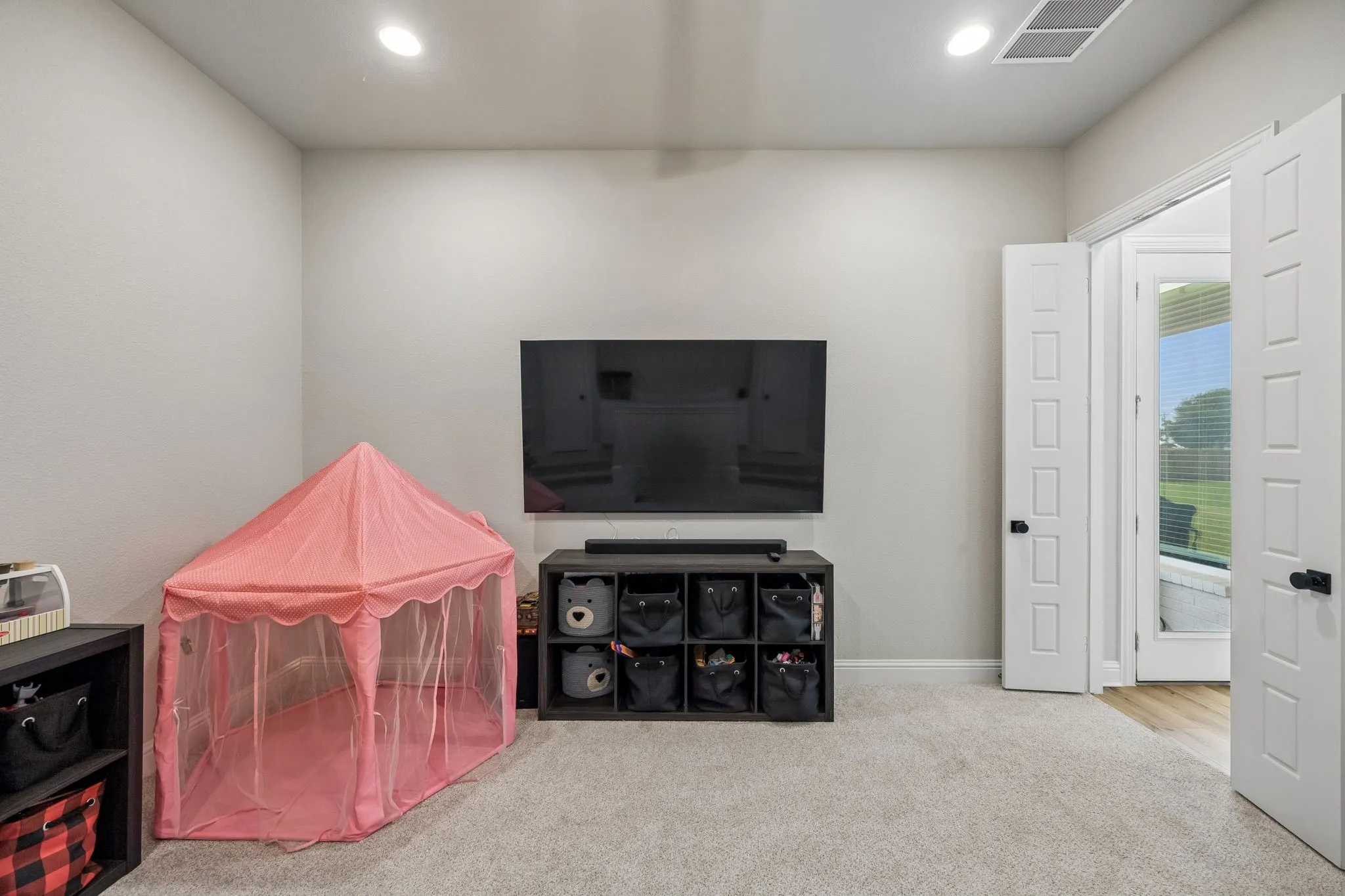 Single Family Residence For Sale in Ellis County , 1751 Blackfoot Parkway, Waxahachie, Texas 75165, 4 Bedroom, 3 Bathroom, 3 Garage spaces, 3,132 Sqft, built in 2024, mls#21322775, Real Estate Agent in Waxahachie, Homes For Sale in Ellis county, Homes For Sale in Waxahachie, Realtor in Waxahachie Texas, Real Estate Brokerage Independent Realty Texas, Luminita Cordes Realtor