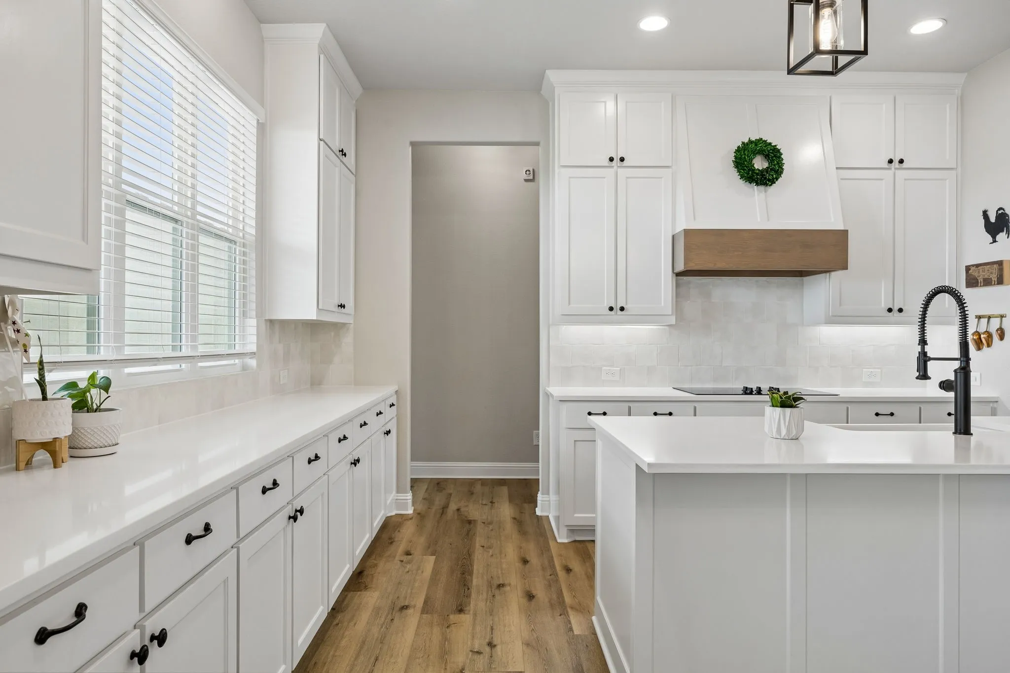 Single Family Residence For Sale in Ellis County , 1751 Blackfoot Parkway, Waxahachie, Texas 75165, 4 Bedroom, 3 Bathroom, 3 Garage spaces, 3,132 Sqft, built in 2024, mls#21322775, Real Estate Agent in Waxahachie, Homes For Sale in Ellis county, Homes For Sale in Waxahachie, Realtor in Waxahachie Texas, Real Estate Brokerage Independent Realty Texas, Luminita Cordes Realtor