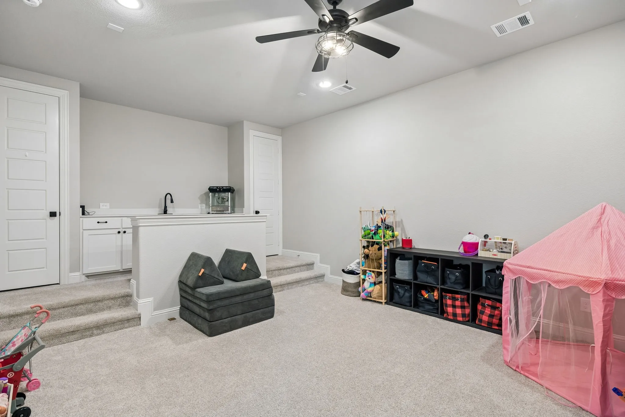 Single Family Residence For Sale in Ellis County , 1751 Blackfoot Parkway, Waxahachie, Texas 75165, 4 Bedroom, 3 Bathroom, 3 Garage spaces, 3,132 Sqft, built in 2024, mls#21322775, Real Estate Agent in Waxahachie, Homes For Sale in Ellis county, Homes For Sale in Waxahachie, Realtor in Waxahachie Texas, Real Estate Brokerage Independent Realty Texas, Luminita Cordes Realtor