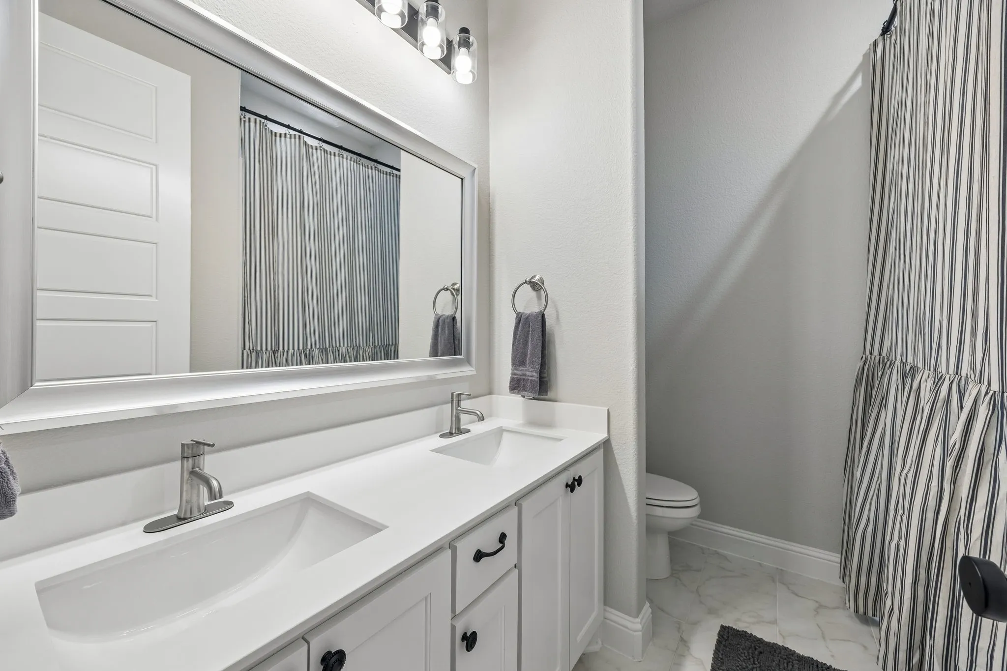 Single Family Residence For Sale in Ellis County , 1751 Blackfoot Parkway, Waxahachie, Texas 75165, 4 Bedroom, 3 Bathroom, 3 Garage spaces, 3,132 Sqft, built in 2024, mls#21322775, Real Estate Agent in Waxahachie, Homes For Sale in Ellis county, Homes For Sale in Waxahachie, Realtor in Waxahachie Texas, Real Estate Brokerage Independent Realty Texas, Luminita Cordes Realtor