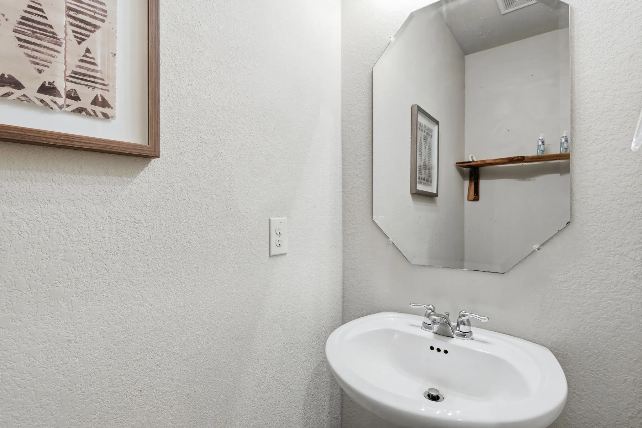 Single Family Residence For Sale in Tarrant County , 1817 Potrillo Lane, Fort Worth, Texas 76131, 4 Bedroom, 3 Bathroom, 2 Garage spaces, 2,355 Sqft, built in 2013, mls#21327283, Real Estate Agent in Fort Worth, Homes For Sale in Tarrant county, Homes For Sale in Fort Worth, Realtor in Fort Worth Texas, Real Estate Brokerage Independent Realty Texas, Luminita Cordes Realtor