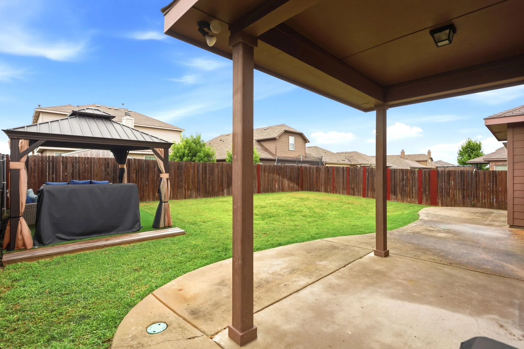 Single Family Residence For Sale in Tarrant County , 1817 Potrillo Lane, Fort Worth, Texas 76131, 4 Bedroom, 3 Bathroom, 2 Garage spaces, 2,355 Sqft, built in 2013, mls#21327283, Real Estate Agent in Fort Worth, Homes For Sale in Tarrant county, Homes For Sale in Fort Worth, Realtor in Fort Worth Texas, Real Estate Brokerage Independent Realty Texas, Luminita Cordes Realtor