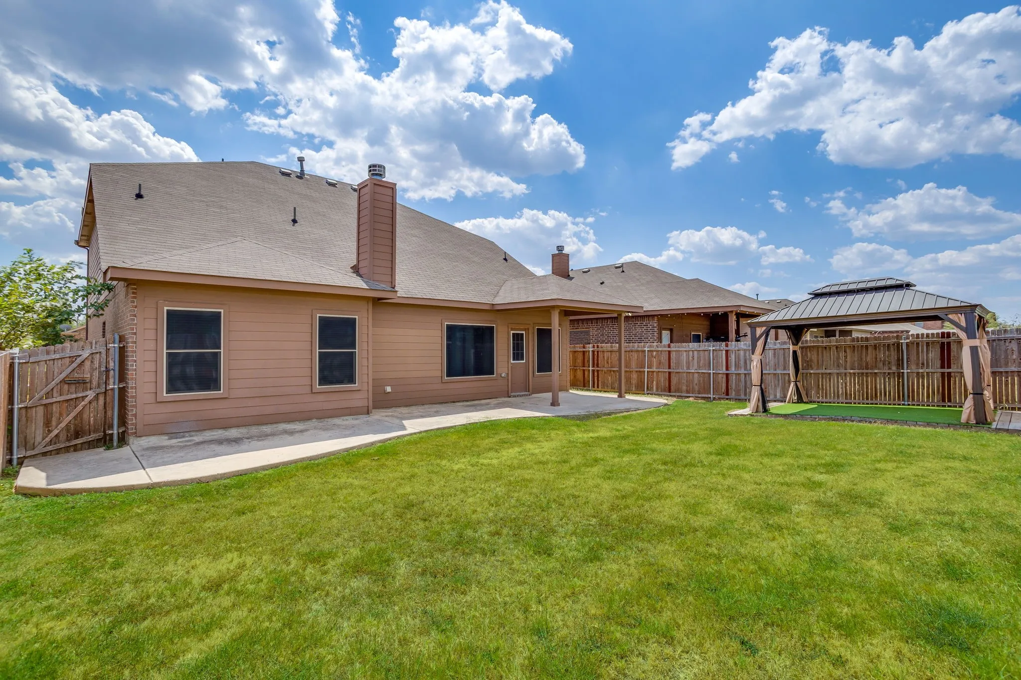 Single Family Residence For Sale in Tarrant County , 1817 Potrillo Lane, Fort Worth, Texas 76131, 4 Bedroom, 3 Bathroom, 2 Garage spaces, 2,355 Sqft, built in 2013, mls#21327283, Real Estate Agent in Fort Worth, Homes For Sale in Tarrant county, Homes For Sale in Fort Worth, Realtor in Fort Worth Texas, Real Estate Brokerage Independent Realty Texas, Luminita Cordes Realtor