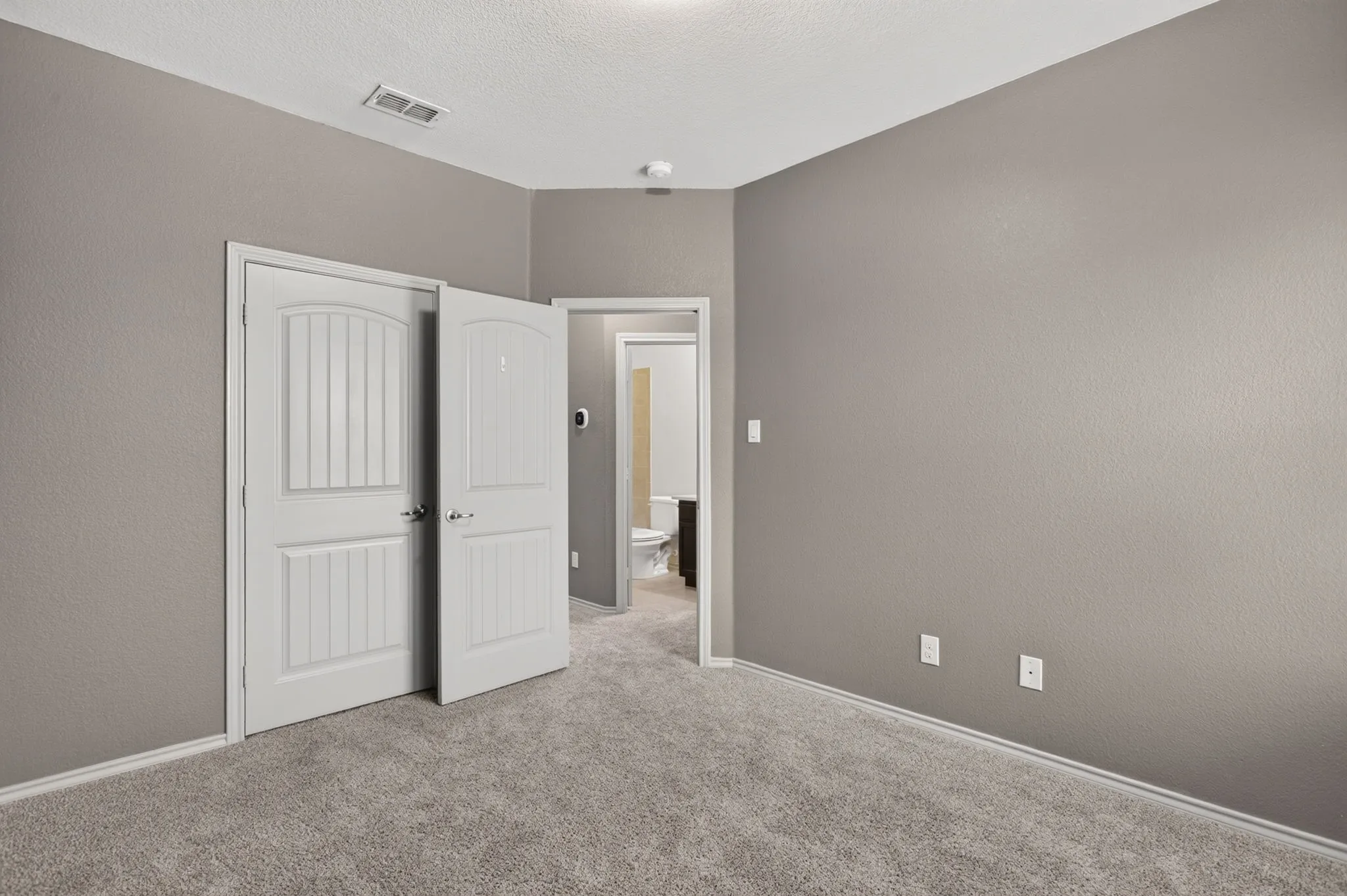 Single Family Residence For Sale in Tarrant County , 1817 Potrillo Lane, Fort Worth, Texas 76131, 4 Bedroom, 3 Bathroom, 2 Garage spaces, 2,355 Sqft, built in 2013, mls#21327283, Real Estate Agent in Fort Worth, Homes For Sale in Tarrant county, Homes For Sale in Fort Worth, Realtor in Fort Worth Texas, Real Estate Brokerage Independent Realty Texas, Luminita Cordes Realtor