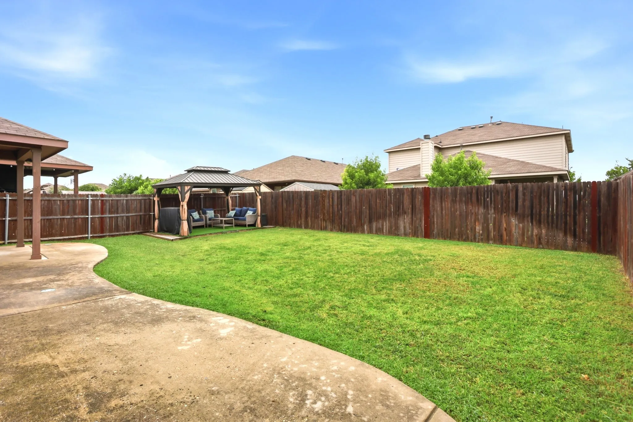 Single Family Residence For Sale in Tarrant County , 1817 Potrillo Lane, Fort Worth, Texas 76131, 4 Bedroom, 3 Bathroom, 2 Garage spaces, 2,355 Sqft, built in 2013, mls#21327283, Real Estate Agent in Fort Worth, Homes For Sale in Tarrant county, Homes For Sale in Fort Worth, Realtor in Fort Worth Texas, Real Estate Brokerage Independent Realty Texas, Luminita Cordes Realtor