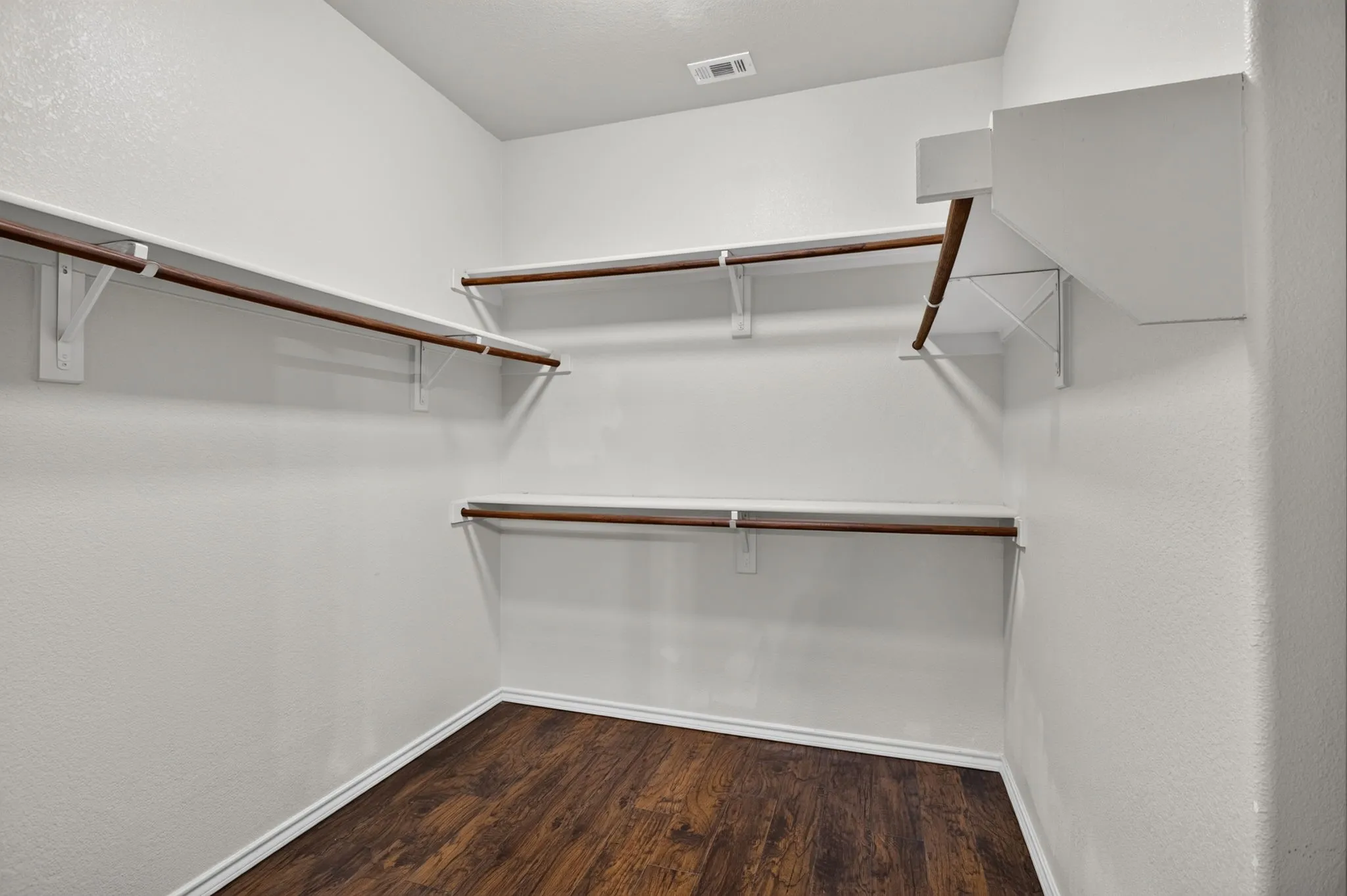 Single Family Residence For Sale in Tarrant County , 1817 Potrillo Lane, Fort Worth, Texas 76131, 4 Bedroom, 3 Bathroom, 2 Garage spaces, 2,355 Sqft, built in 2013, mls#21327283, Real Estate Agent in Fort Worth, Homes For Sale in Tarrant county, Homes For Sale in Fort Worth, Realtor in Fort Worth Texas, Real Estate Brokerage Independent Realty Texas, Luminita Cordes Realtor