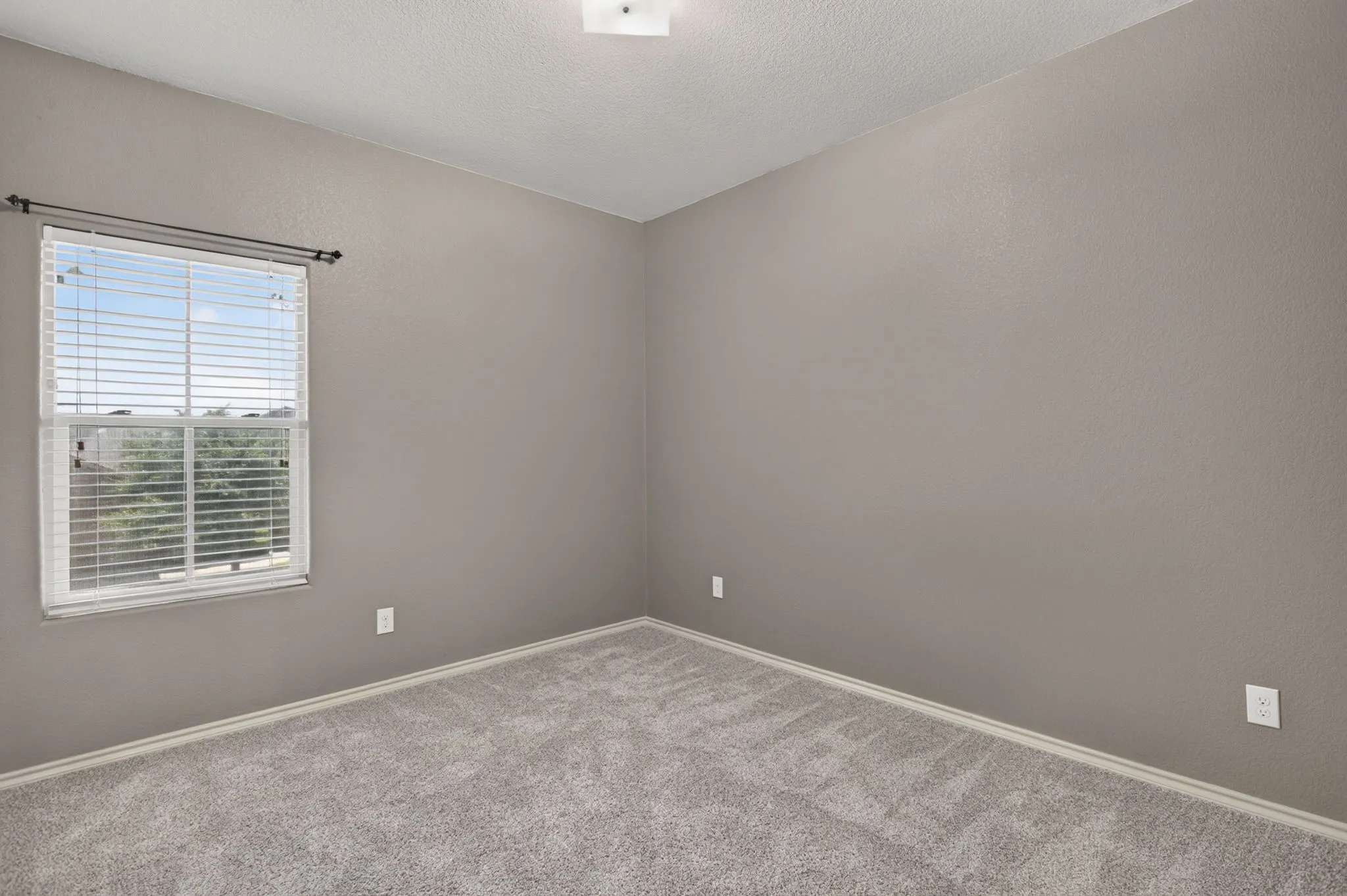 Single Family Residence For Sale in Tarrant County , 1817 Potrillo Lane, Fort Worth, Texas 76131, 4 Bedroom, 3 Bathroom, 2 Garage spaces, 2,355 Sqft, built in 2013, mls#21327283, Real Estate Agent in Fort Worth, Homes For Sale in Tarrant county, Homes For Sale in Fort Worth, Realtor in Fort Worth Texas, Real Estate Brokerage Independent Realty Texas, Luminita Cordes Realtor