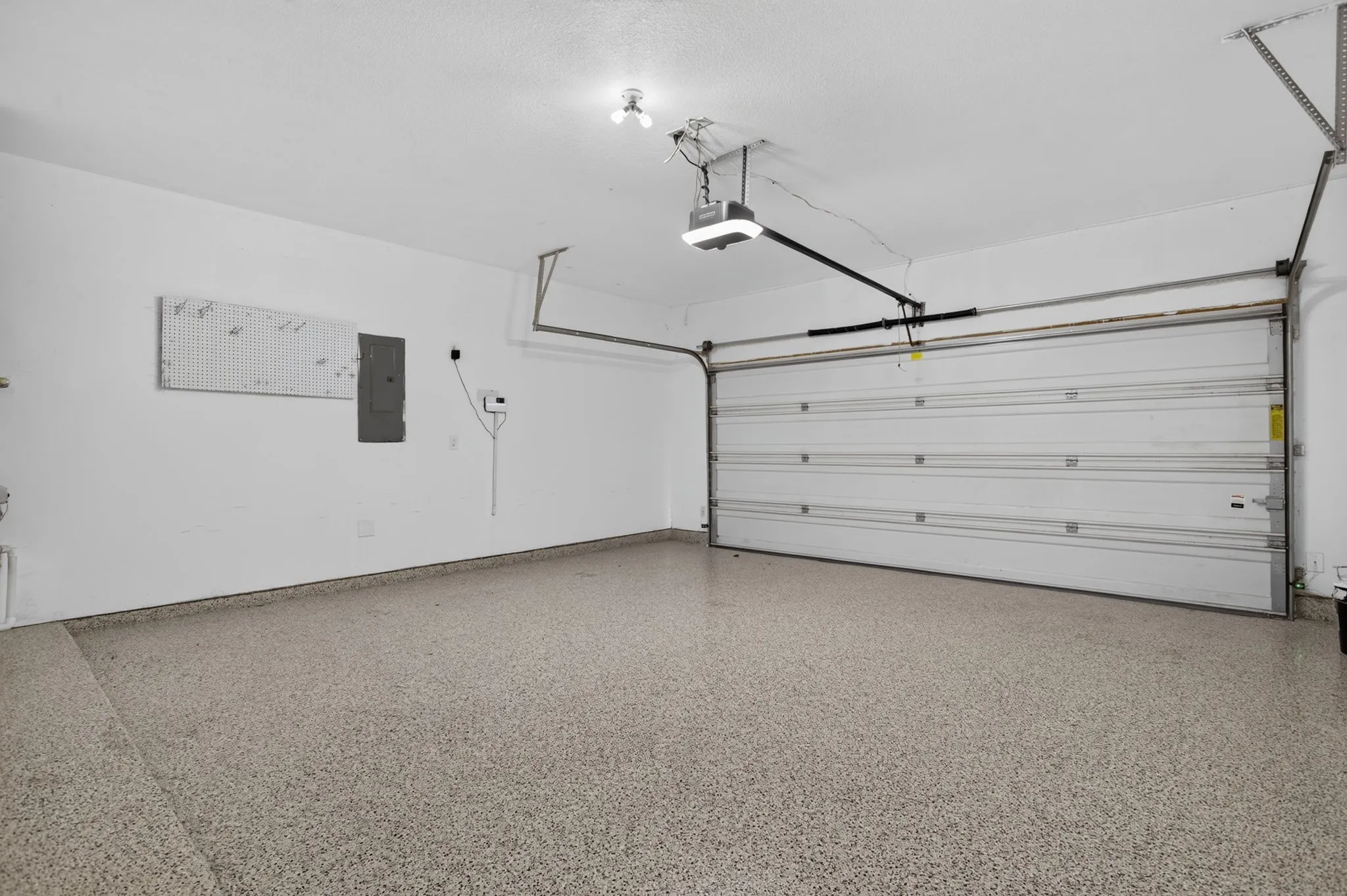 Single Family Residence For Sale in Tarrant County , 1817 Potrillo Lane, Fort Worth, Texas 76131, 4 Bedroom, 3 Bathroom, 2 Garage spaces, 2,355 Sqft, built in 2013, mls#21327283, Real Estate Agent in Fort Worth, Homes For Sale in Tarrant county, Homes For Sale in Fort Worth, Realtor in Fort Worth Texas, Real Estate Brokerage Independent Realty Texas, Luminita Cordes Realtor