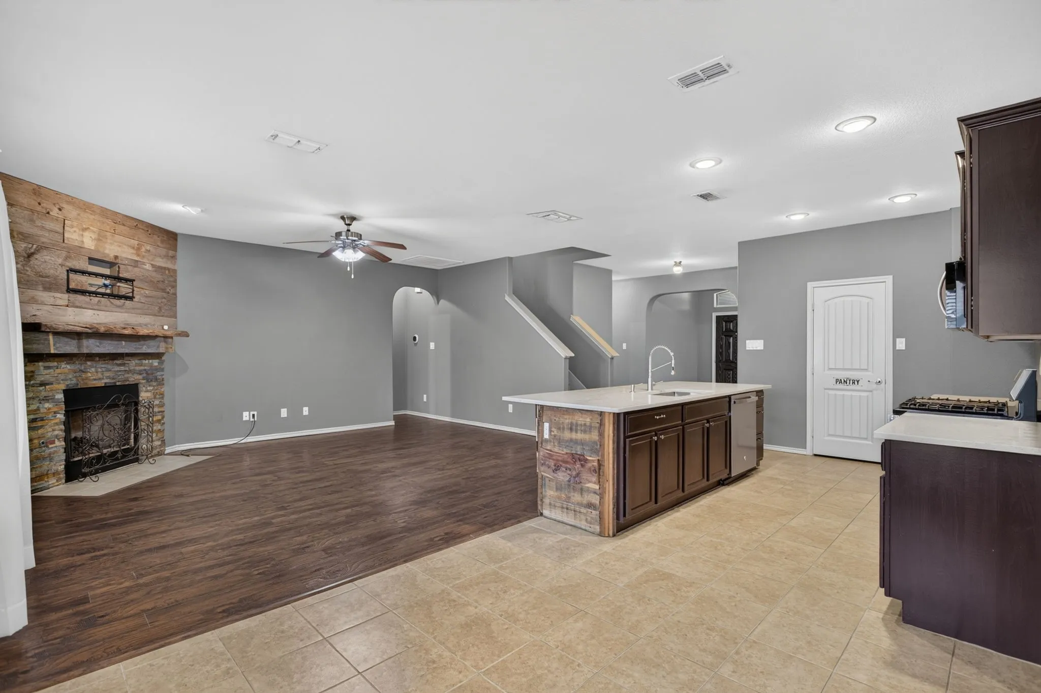 Single Family Residence For Sale in Tarrant County , 1817 Potrillo Lane, Fort Worth, Texas 76131, 4 Bedroom, 3 Bathroom, 2 Garage spaces, 2,355 Sqft, built in 2013, mls#21327283, Real Estate Agent in Fort Worth, Homes For Sale in Tarrant county, Homes For Sale in Fort Worth, Realtor in Fort Worth Texas, Real Estate Brokerage Independent Realty Texas, Luminita Cordes Realtor