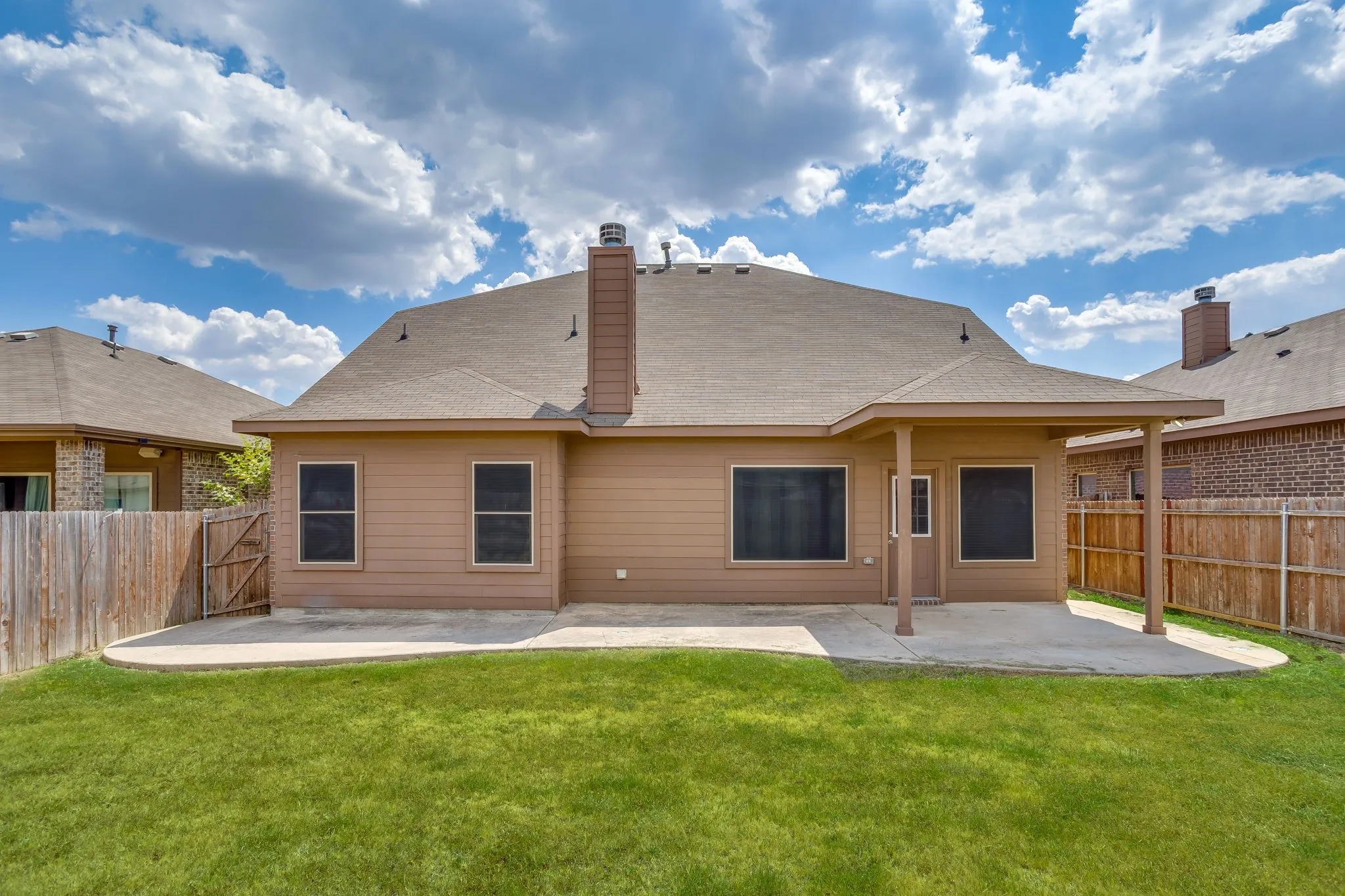 Single Family Residence For Sale in Tarrant County , 1817 Potrillo Lane, Fort Worth, Texas 76131, 4 Bedroom, 3 Bathroom, 2 Garage spaces, 2,355 Sqft, built in 2013, mls#21327283, Real Estate Agent in Fort Worth, Homes For Sale in Tarrant county, Homes For Sale in Fort Worth, Realtor in Fort Worth Texas, Real Estate Brokerage Independent Realty Texas, Luminita Cordes Realtor