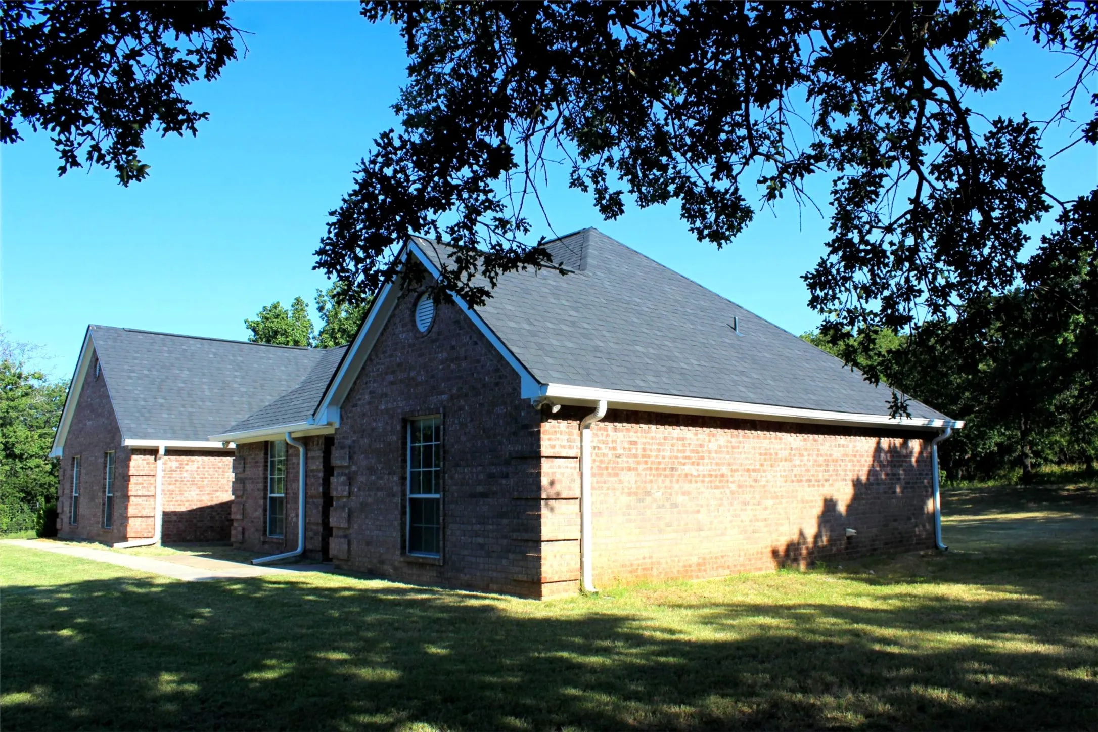 Single Family Residence For Sale in Wise County , 9296 Fm 1810, Chico, Texas 76431, 3 Bedroom, 2 Bathroom, 2 Garage spaces, 1,757 Sqft, built in 2001, mls#21325935, Real Estate Agent in Chico, Homes For Sale in Wise county, Homes For Sale in Chico, Realtor in Chico Texas, Real Estate Brokerage Independent Realty Texas, Luminita Cordes Realtor