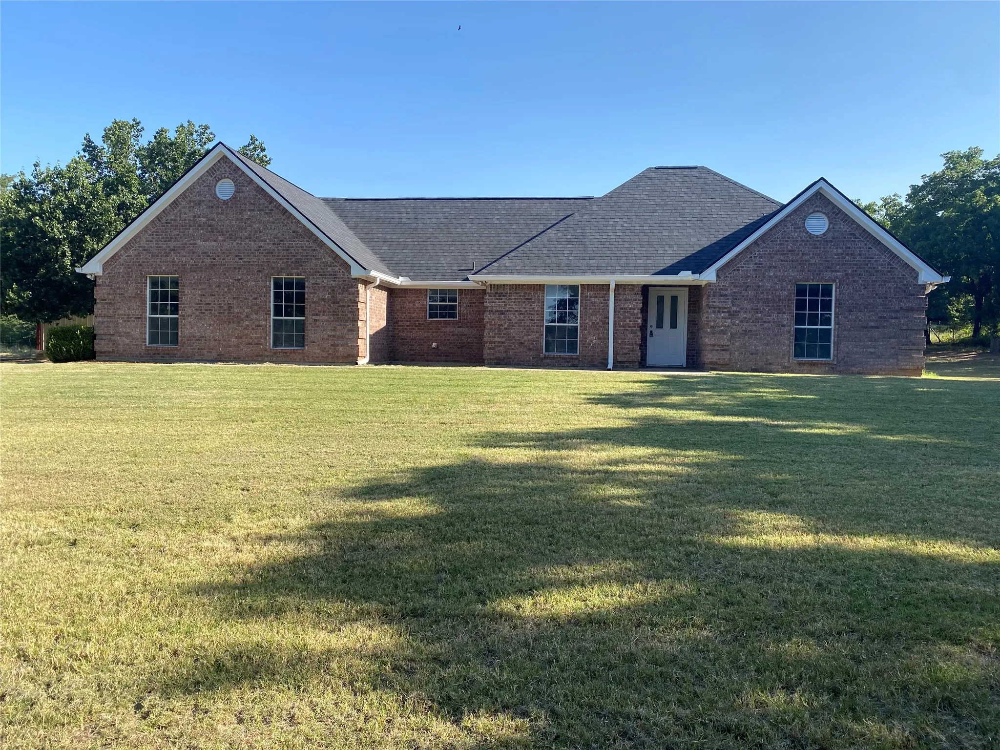 Single Family Residence For Sale in Wise County , 9296 Fm 1810, Chico, Texas 76431, 3 Bedroom, 2 Bathroom, 2 Garage spaces, 1,757 Sqft, built in 2001, mls#21325935, Real Estate Agent in Chico, Homes For Sale in Wise county, Homes For Sale in Chico, Realtor in Chico Texas, Real Estate Brokerage Independent Realty Texas, Luminita Cordes Realtor
