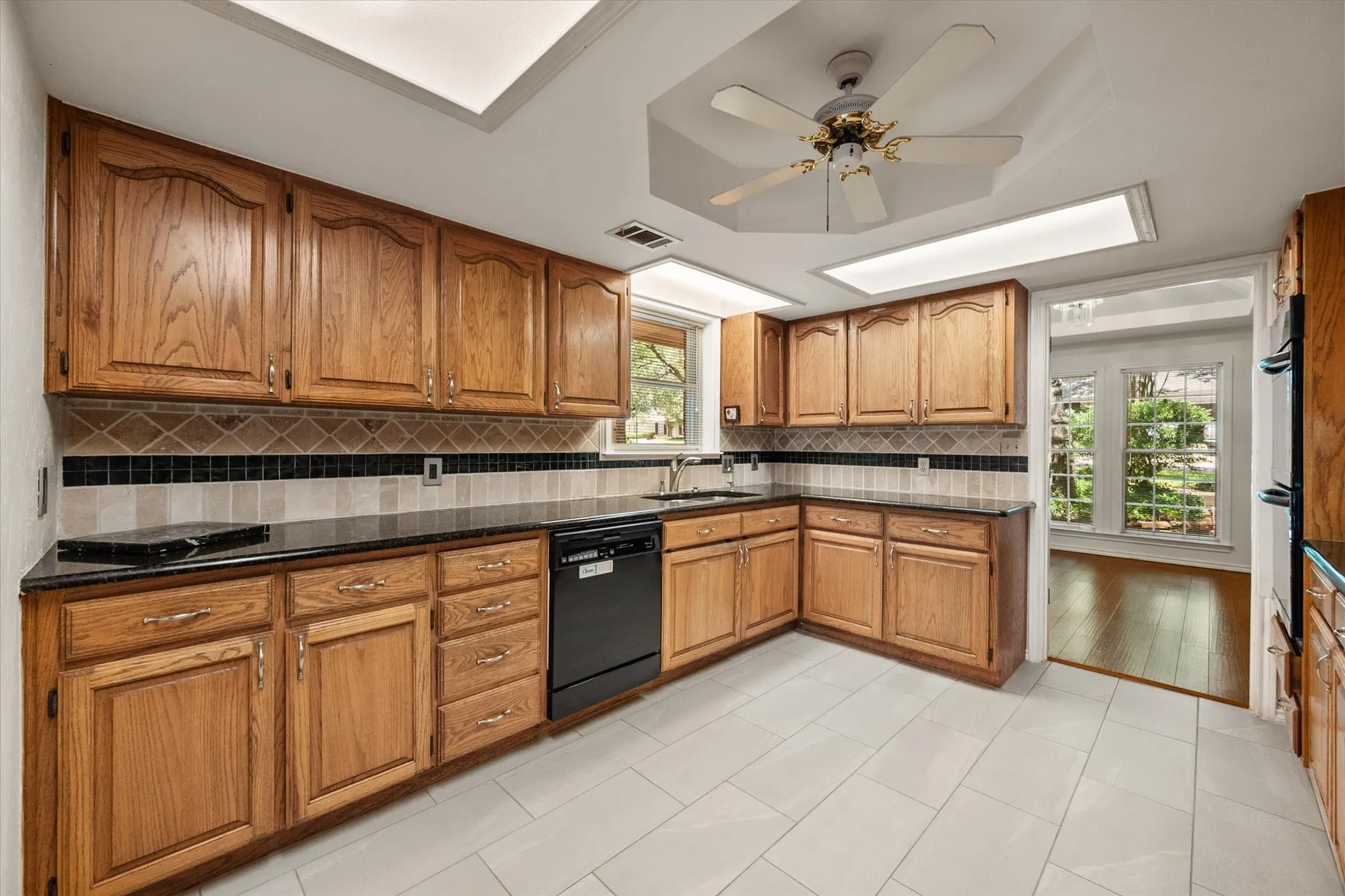 Single Family Residence For Sale in Tarrant County , 3425 Bridlegate Drive, Arlington, Texas 76016, 5 Bedroom, 3 Bathroom, 2 Garage spaces, 3,056 Sqft, built in 1987, mls#21326343, Real Estate Agent in Arlington, Homes For Sale in Tarrant county, Homes For Sale in Arlington, Realtor in Arlington Texas, Real Estate Brokerage Independent Realty Texas, Luminita Cordes Realtor