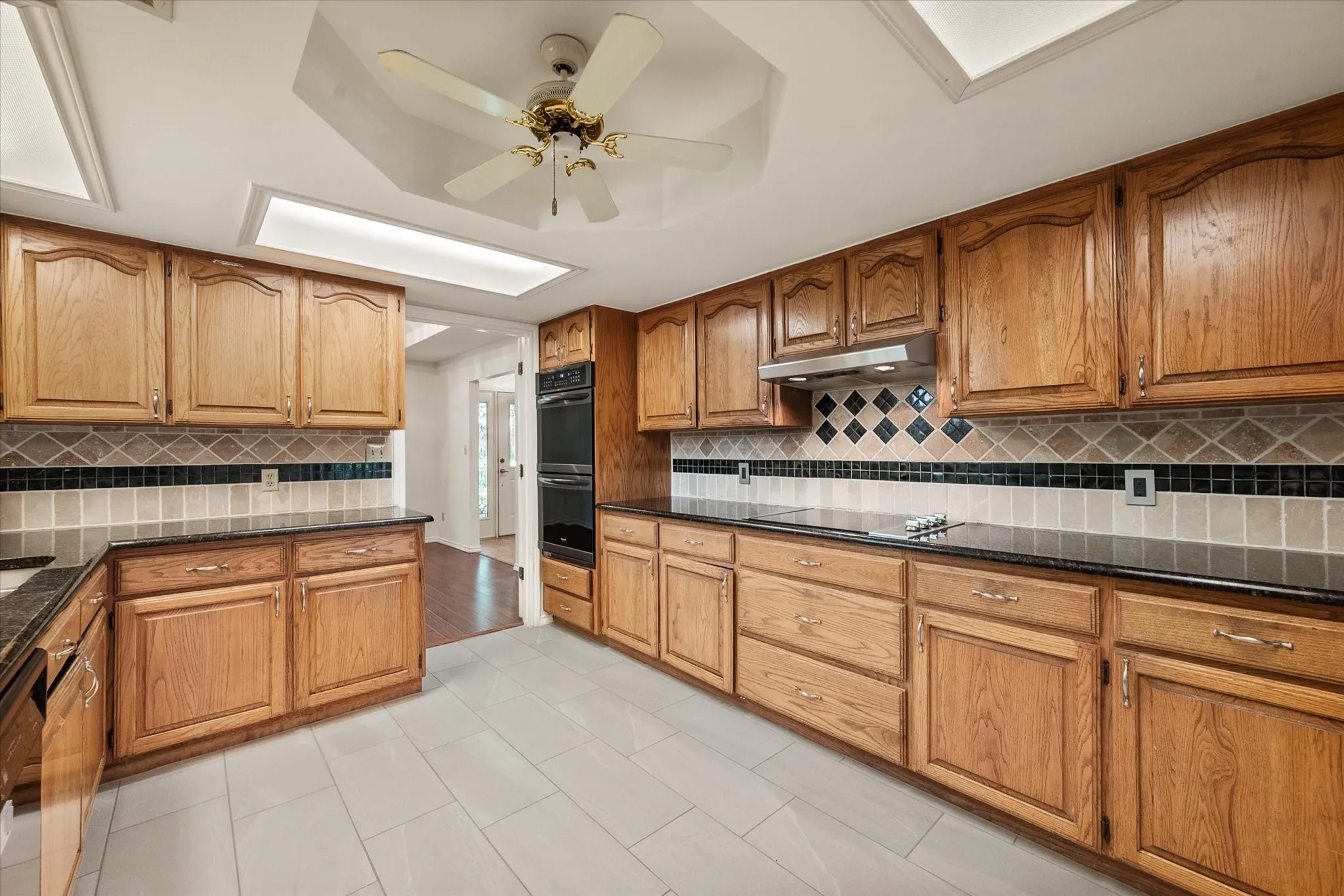 Single Family Residence For Sale in Tarrant County , 3425 Bridlegate Drive, Arlington, Texas 76016, 5 Bedroom, 3 Bathroom, 2 Garage spaces, 3,056 Sqft, built in 1987, mls#21326343, Real Estate Agent in Arlington, Homes For Sale in Tarrant county, Homes For Sale in Arlington, Realtor in Arlington Texas, Real Estate Brokerage Independent Realty Texas, Luminita Cordes Realtor