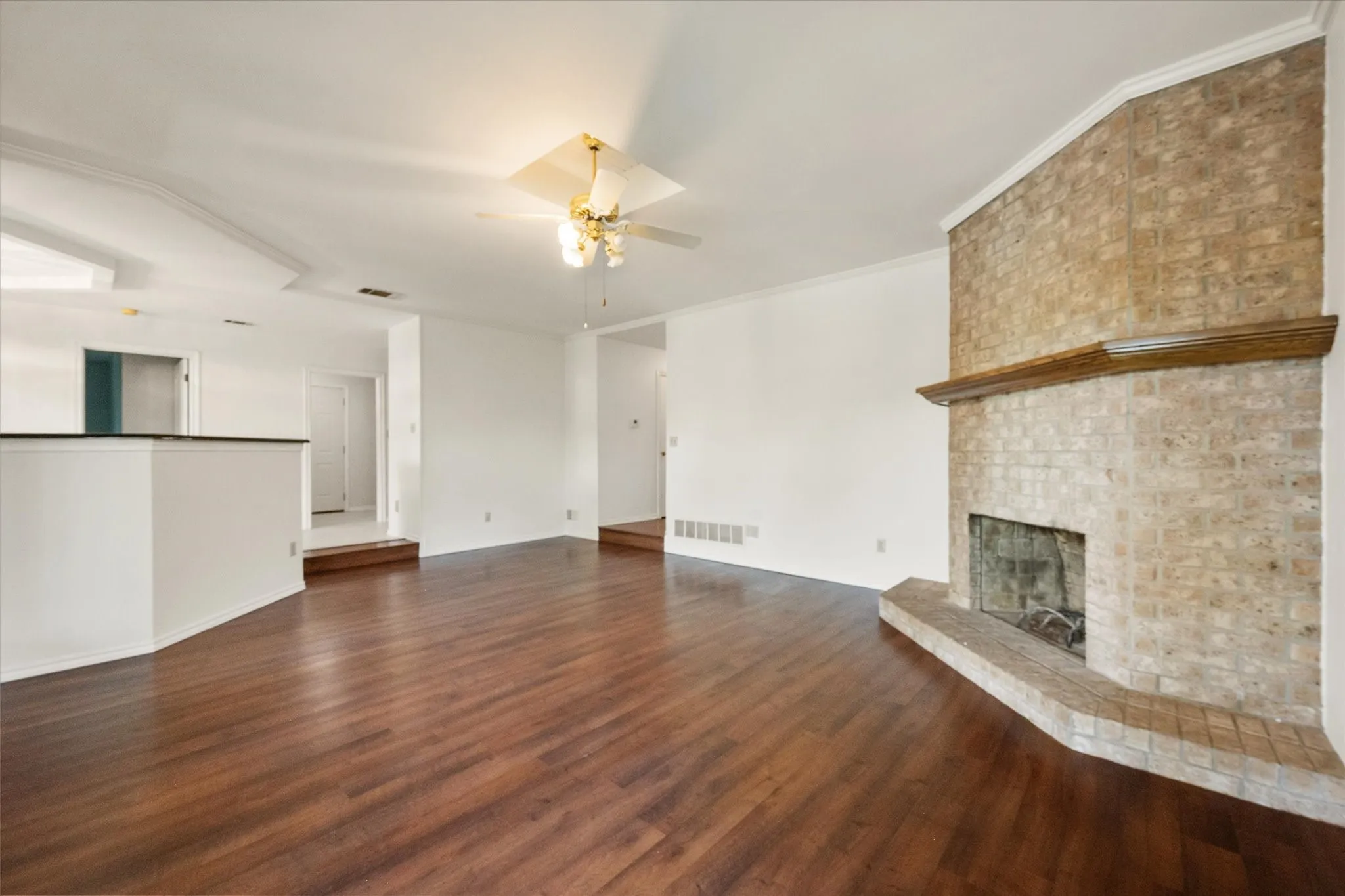 Single Family Residence For Sale in Tarrant County , 3425 Bridlegate Drive, Arlington, Texas 76016, 5 Bedroom, 3 Bathroom, 2 Garage spaces, 3,056 Sqft, built in 1987, mls#21326343, Real Estate Agent in Arlington, Homes For Sale in Tarrant county, Homes For Sale in Arlington, Realtor in Arlington Texas, Real Estate Brokerage Independent Realty Texas, Luminita Cordes Realtor