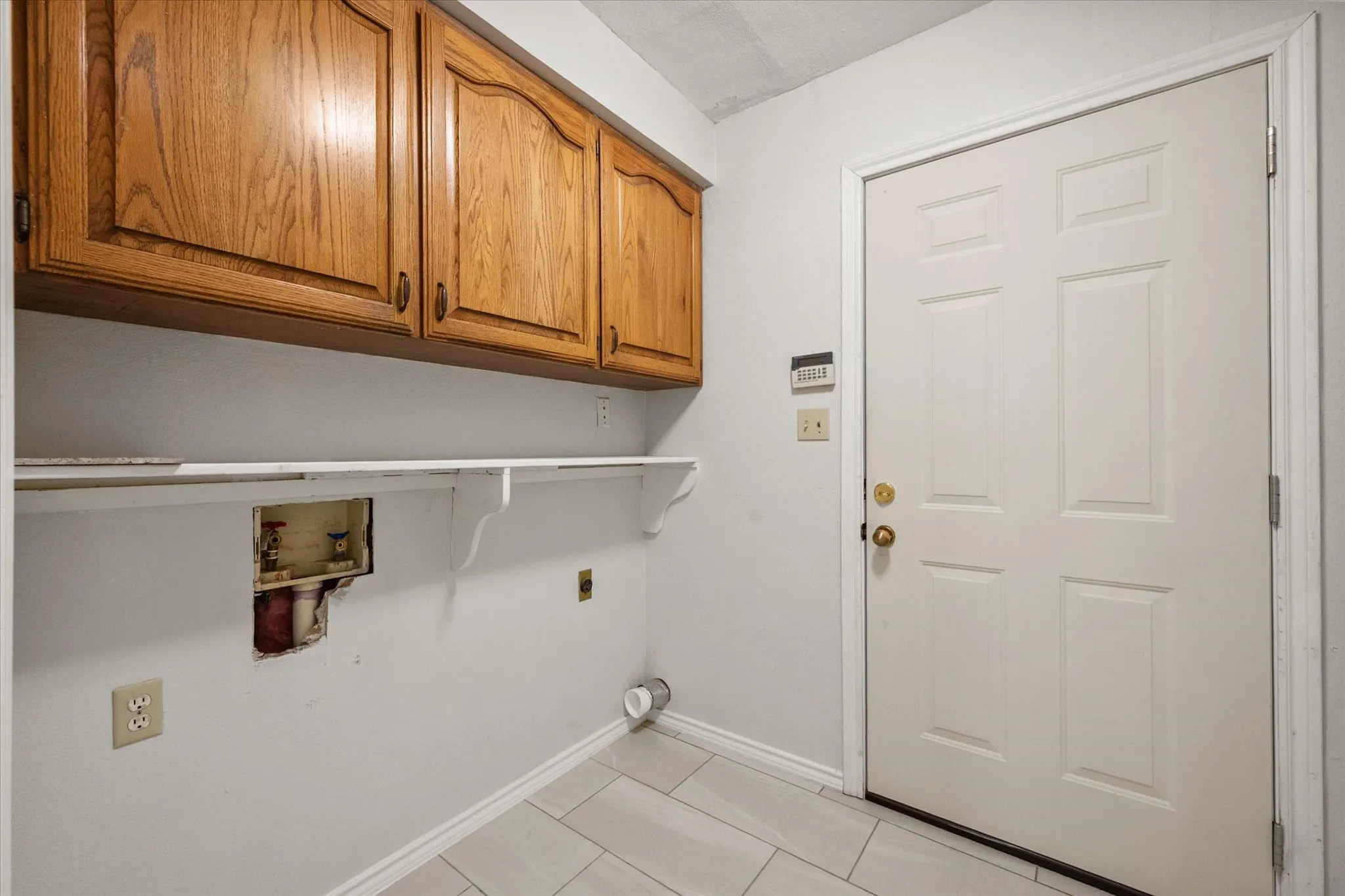 Single Family Residence For Sale in Tarrant County , 3425 Bridlegate Drive, Arlington, Texas 76016, 5 Bedroom, 3 Bathroom, 2 Garage spaces, 3,056 Sqft, built in 1987, mls#21326343, Real Estate Agent in Arlington, Homes For Sale in Tarrant county, Homes For Sale in Arlington, Realtor in Arlington Texas, Real Estate Brokerage Independent Realty Texas, Luminita Cordes Realtor