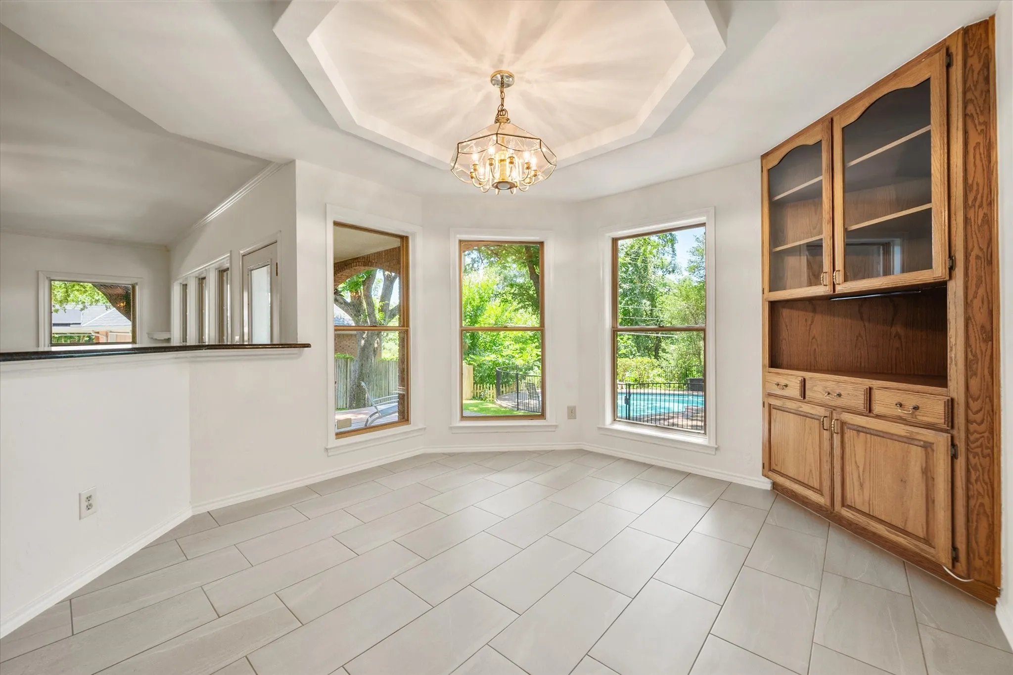 Single Family Residence For Sale in Tarrant County , 3425 Bridlegate Drive, Arlington, Texas 76016, 5 Bedroom, 3 Bathroom, 2 Garage spaces, 3,056 Sqft, built in 1987, mls#21326343, Real Estate Agent in Arlington, Homes For Sale in Tarrant county, Homes For Sale in Arlington, Realtor in Arlington Texas, Real Estate Brokerage Independent Realty Texas, Luminita Cordes Realtor