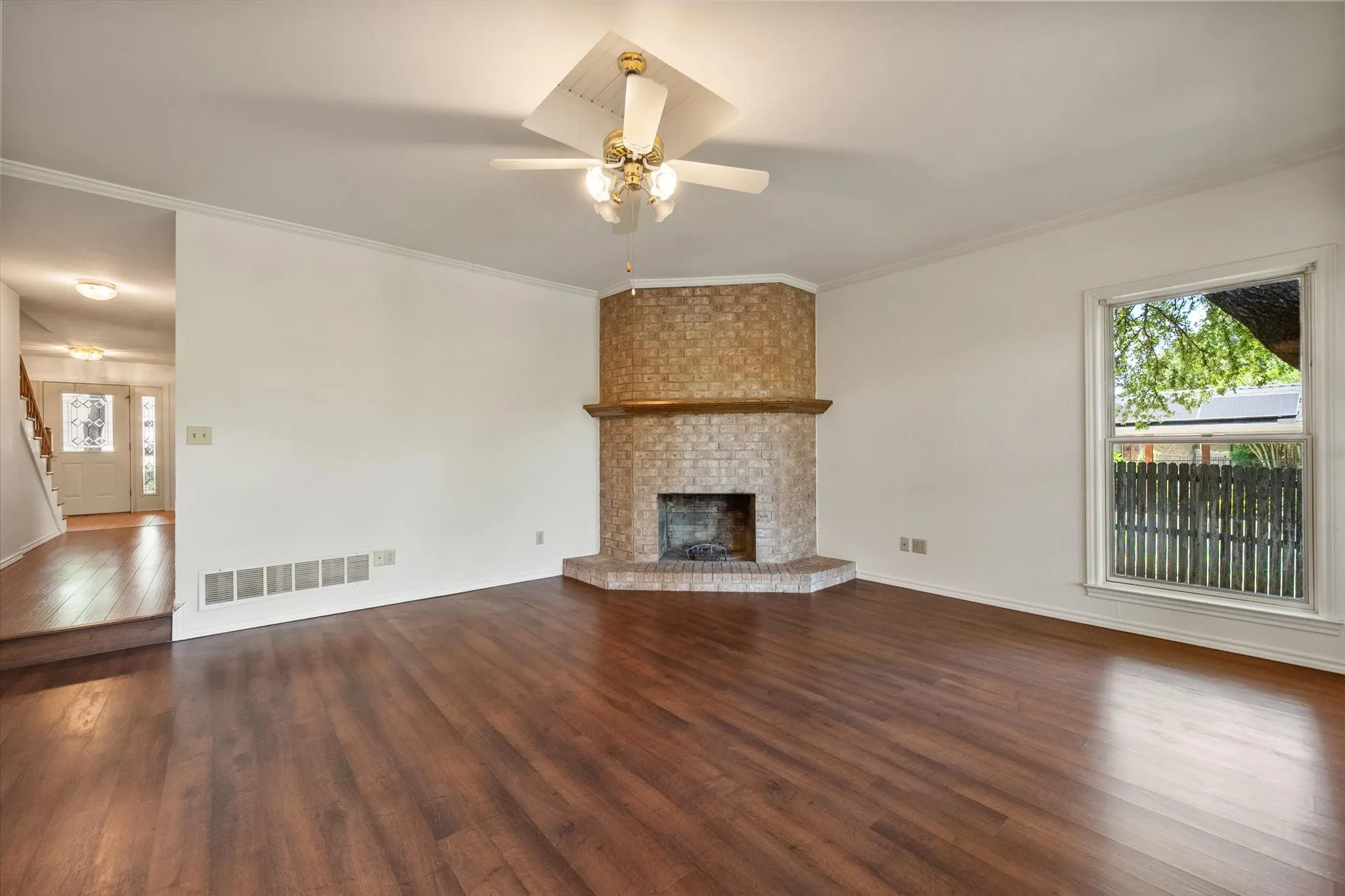 Single Family Residence For Sale in Tarrant County , 3425 Bridlegate Drive, Arlington, Texas 76016, 5 Bedroom, 3 Bathroom, 2 Garage spaces, 3,056 Sqft, built in 1987, mls#21326343, Real Estate Agent in Arlington, Homes For Sale in Tarrant county, Homes For Sale in Arlington, Realtor in Arlington Texas, Real Estate Brokerage Independent Realty Texas, Luminita Cordes Realtor