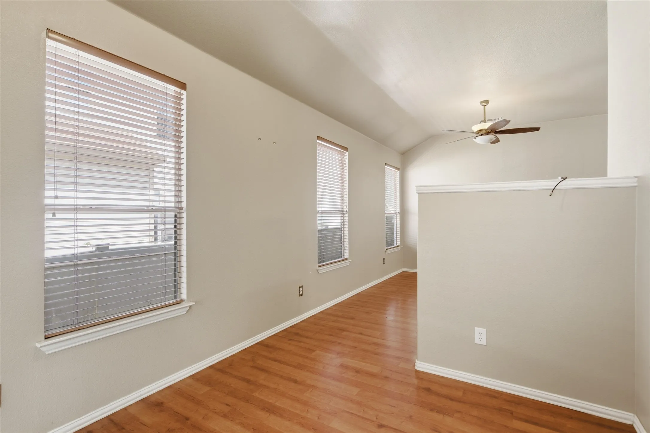 Single Family Residence For Sale in Denton County , 1728 Mercer Way, Savannah, Texas 76227, 3 Bedroom, 2 Bathroom, 2 Garage spaces, 1,670 Sqft, built in 2004, mls#21327285, Real Estate Agent in Savannah, Homes For Sale in Denton county, Homes For Sale in Savannah, Realtor in Savannah Texas, Real Estate Brokerage Independent Realty Texas, Luminita Cordes Realtor