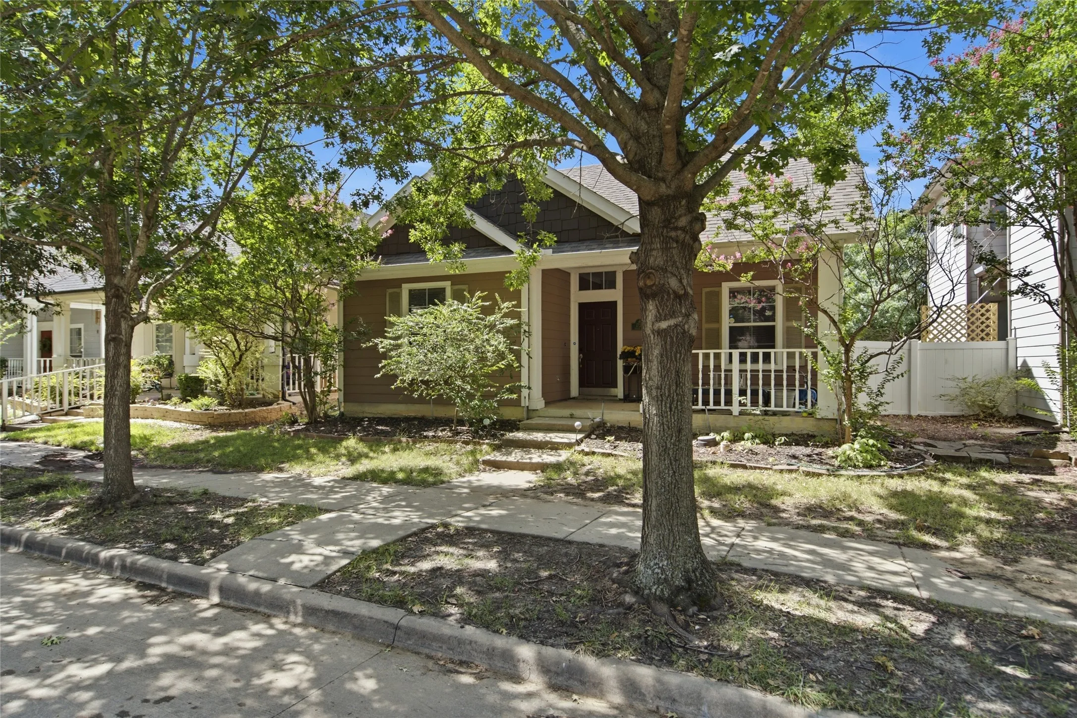 Single Family Residence For Sale in Denton County , 1728 Mercer Way, Savannah, Texas 76227, 3 Bedroom, 2 Bathroom, 2 Garage spaces, 1,670 Sqft, built in 2004, mls#21327285, Real Estate Agent in Savannah, Homes For Sale in Denton county, Homes For Sale in Savannah, Realtor in Savannah Texas, Real Estate Brokerage Independent Realty Texas, Luminita Cordes Realtor
