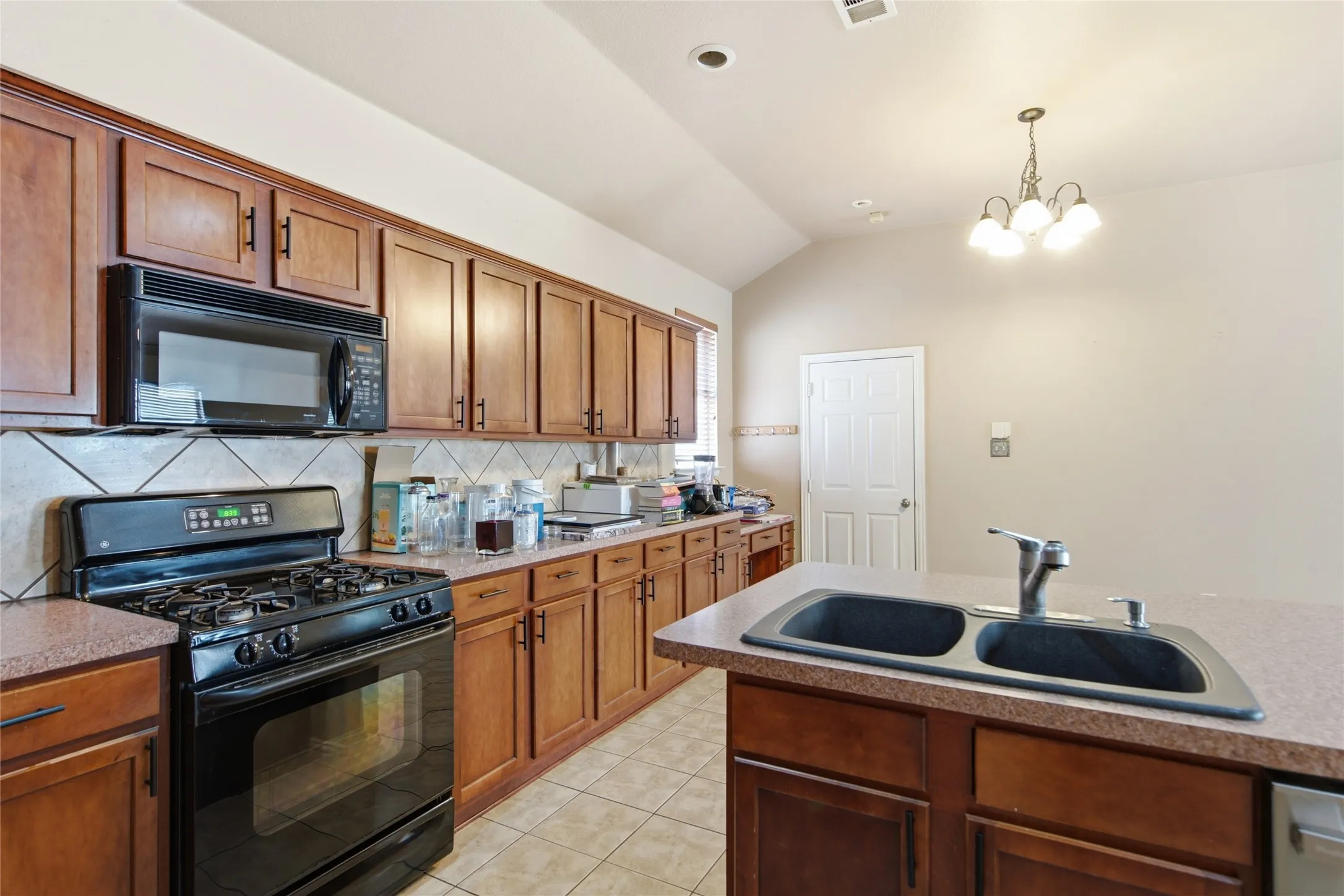 Single Family Residence For Sale in Denton County , 1728 Mercer Way, Savannah, Texas 76227, 3 Bedroom, 2 Bathroom, 2 Garage spaces, 1,670 Sqft, built in 2004, mls#21327285, Real Estate Agent in Savannah, Homes For Sale in Denton county, Homes For Sale in Savannah, Realtor in Savannah Texas, Real Estate Brokerage Independent Realty Texas, Luminita Cordes Realtor