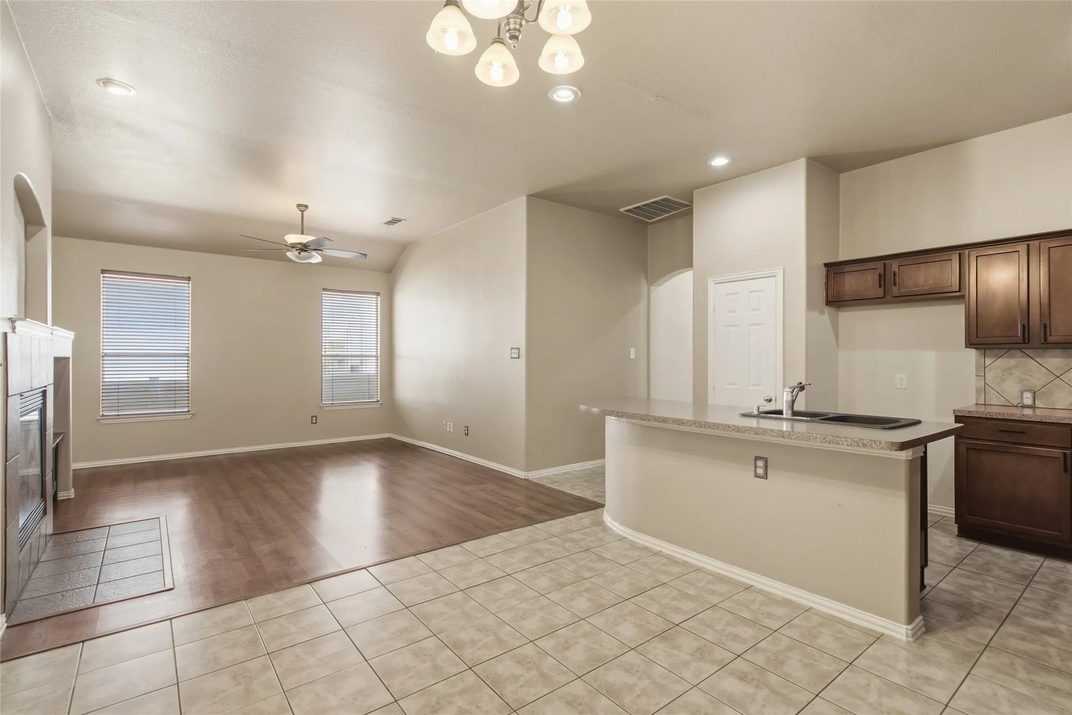 Single Family Residence For Sale in Denton County , 1728 Mercer Way, Savannah, Texas 76227, 3 Bedroom, 2 Bathroom, 2 Garage spaces, 1,670 Sqft, built in 2004, mls#21327285, Real Estate Agent in Savannah, Homes For Sale in Denton county, Homes For Sale in Savannah, Realtor in Savannah Texas, Real Estate Brokerage Independent Realty Texas, Luminita Cordes Realtor