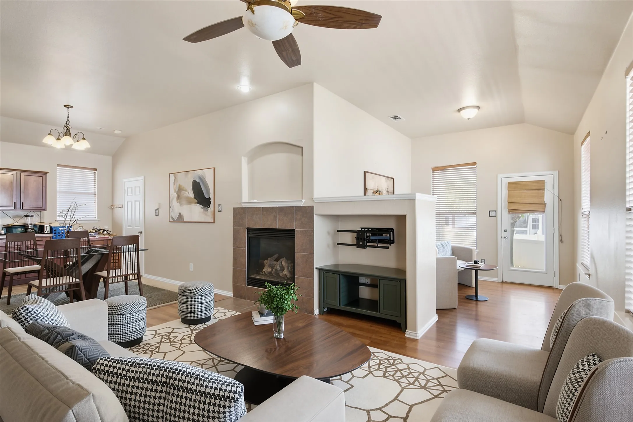 Single Family Residence For Sale in Denton County , 1728 Mercer Way, Savannah, Texas 76227, 3 Bedroom, 2 Bathroom, 2 Garage spaces, 1,670 Sqft, built in 2004, mls#21327285, Real Estate Agent in Savannah, Homes For Sale in Denton county, Homes For Sale in Savannah, Realtor in Savannah Texas, Real Estate Brokerage Independent Realty Texas, Luminita Cordes Realtor