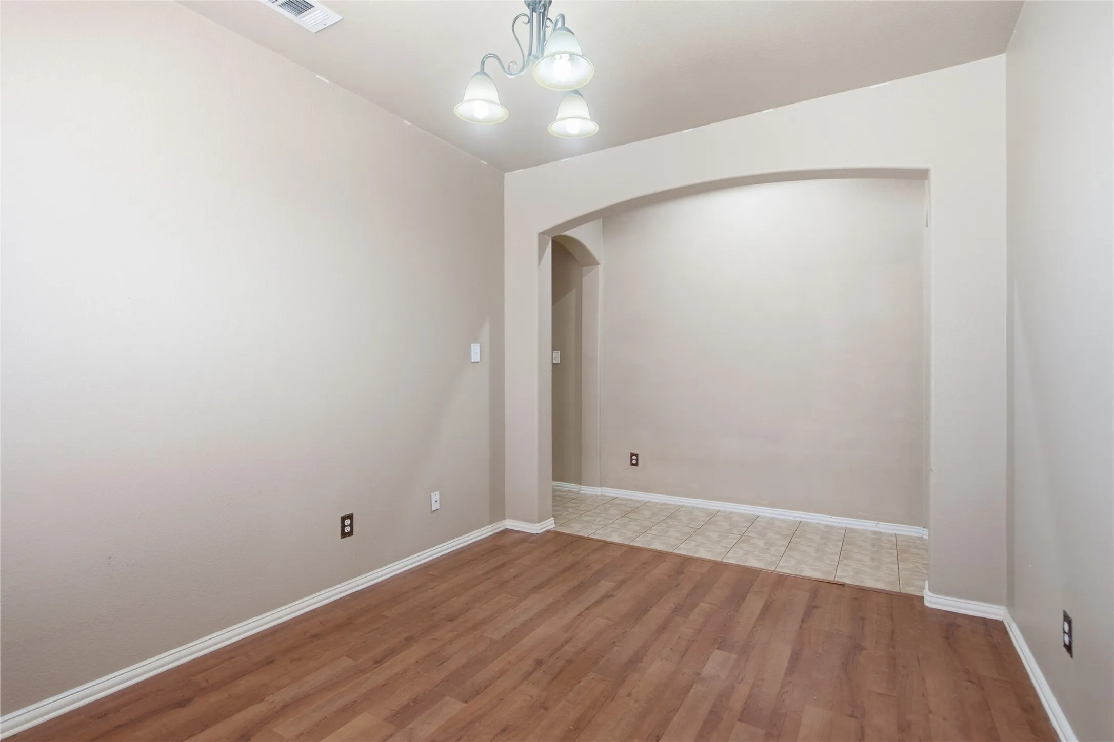Single Family Residence For Sale in Denton County , 1728 Mercer Way, Savannah, Texas 76227, 3 Bedroom, 2 Bathroom, 2 Garage spaces, 1,670 Sqft, built in 2004, mls#21327285, Real Estate Agent in Savannah, Homes For Sale in Denton county, Homes For Sale in Savannah, Realtor in Savannah Texas, Real Estate Brokerage Independent Realty Texas, Luminita Cordes Realtor