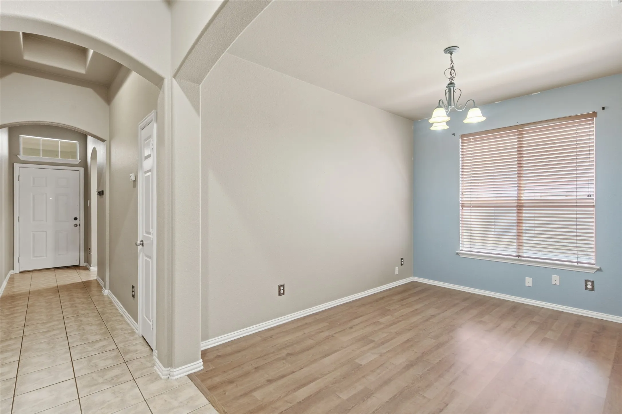Single Family Residence For Sale in Denton County , 1728 Mercer Way, Savannah, Texas 76227, 3 Bedroom, 2 Bathroom, 2 Garage spaces, 1,670 Sqft, built in 2004, mls#21327285, Real Estate Agent in Savannah, Homes For Sale in Denton county, Homes For Sale in Savannah, Realtor in Savannah Texas, Real Estate Brokerage Independent Realty Texas, Luminita Cordes Realtor