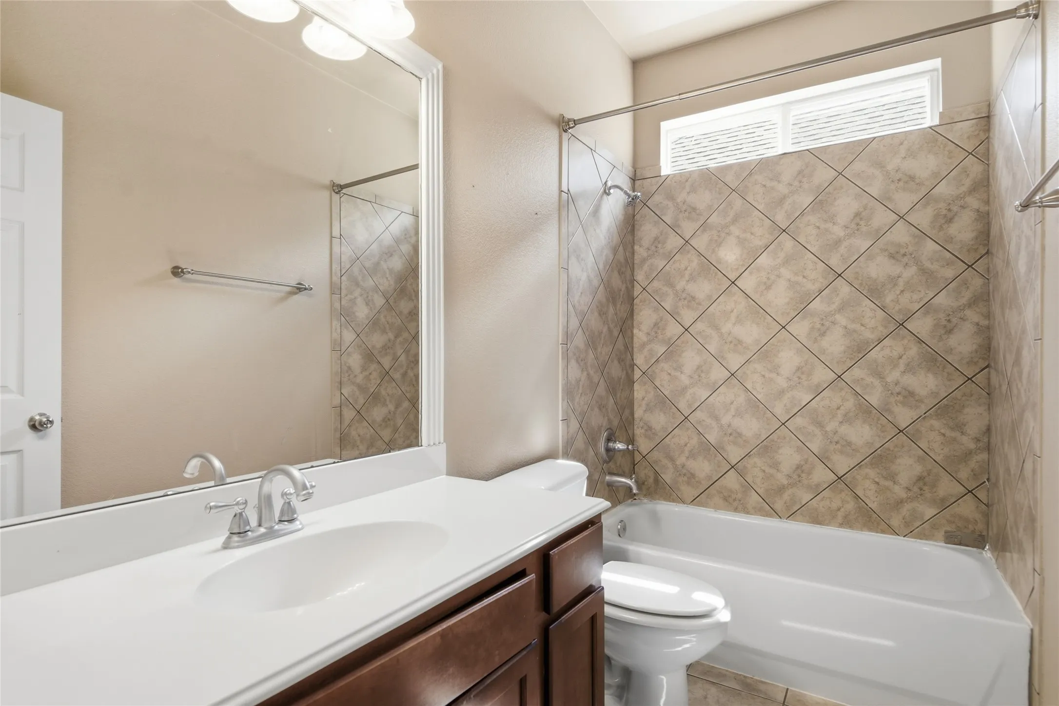 Single Family Residence For Sale in Denton County , 1728 Mercer Way, Savannah, Texas 76227, 3 Bedroom, 2 Bathroom, 2 Garage spaces, 1,670 Sqft, built in 2004, mls#21327285, Real Estate Agent in Savannah, Homes For Sale in Denton county, Homes For Sale in Savannah, Realtor in Savannah Texas, Real Estate Brokerage Independent Realty Texas, Luminita Cordes Realtor