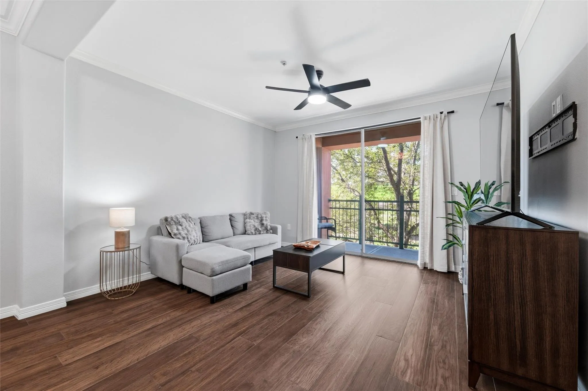Condominium For Sale in Dallas County , 330 Las Colinas Boulevard E 236, Irving, Texas 75039, 1 Bedroom, 1 Bathroom, 1 Garage spaces, 813 Sqft, built in 2001, mls#21326659, Real Estate Agent in Irving, Homes For Sale in Dallas county, Homes For Sale in Irving, Realtor in Irving Texas, Real Estate Brokerage Independent Realty Texas, Luminita Cordes Realtor