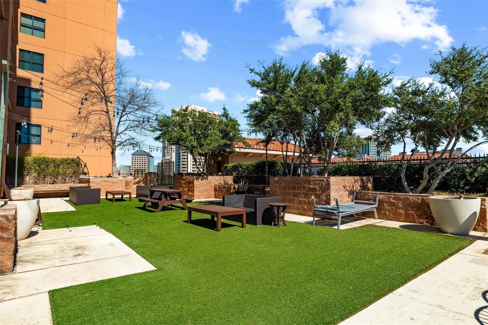 Condominium For Sale in Dallas County , 330 Las Colinas Boulevard E 236, Irving, Texas 75039, 1 Bedroom, 1 Bathroom, 1 Garage spaces, 813 Sqft, built in 2001, mls#21326659, Real Estate Agent in Irving, Homes For Sale in Dallas county, Homes For Sale in Irving, Realtor in Irving Texas, Real Estate Brokerage Independent Realty Texas, Luminita Cordes Realtor