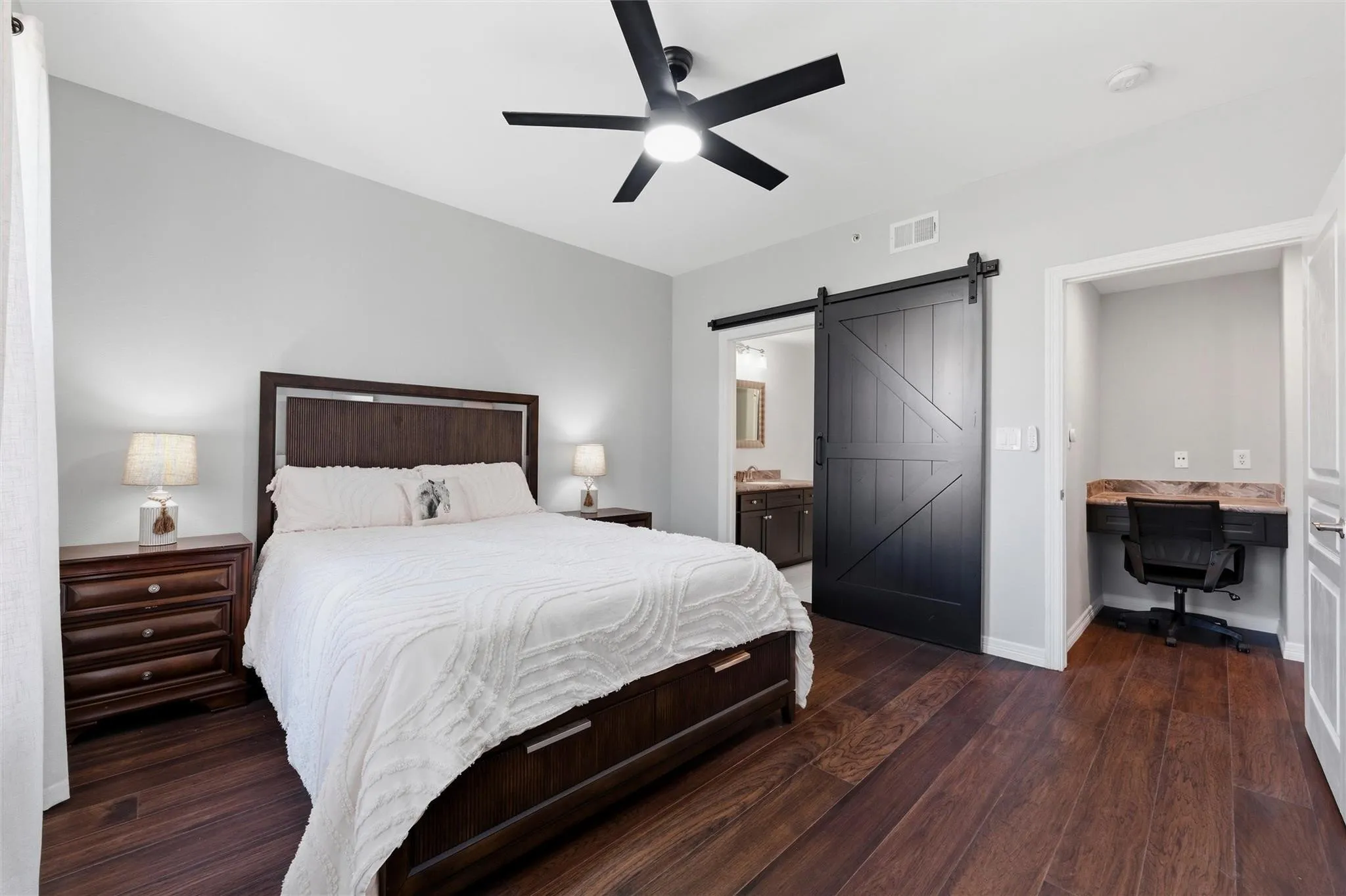 Condominium For Sale in Dallas County , 330 Las Colinas Boulevard E 236, Irving, Texas 75039, 1 Bedroom, 1 Bathroom, 1 Garage spaces, 813 Sqft, built in 2001, mls#21326659, Real Estate Agent in Irving, Homes For Sale in Dallas county, Homes For Sale in Irving, Realtor in Irving Texas, Real Estate Brokerage Independent Realty Texas, Luminita Cordes Realtor