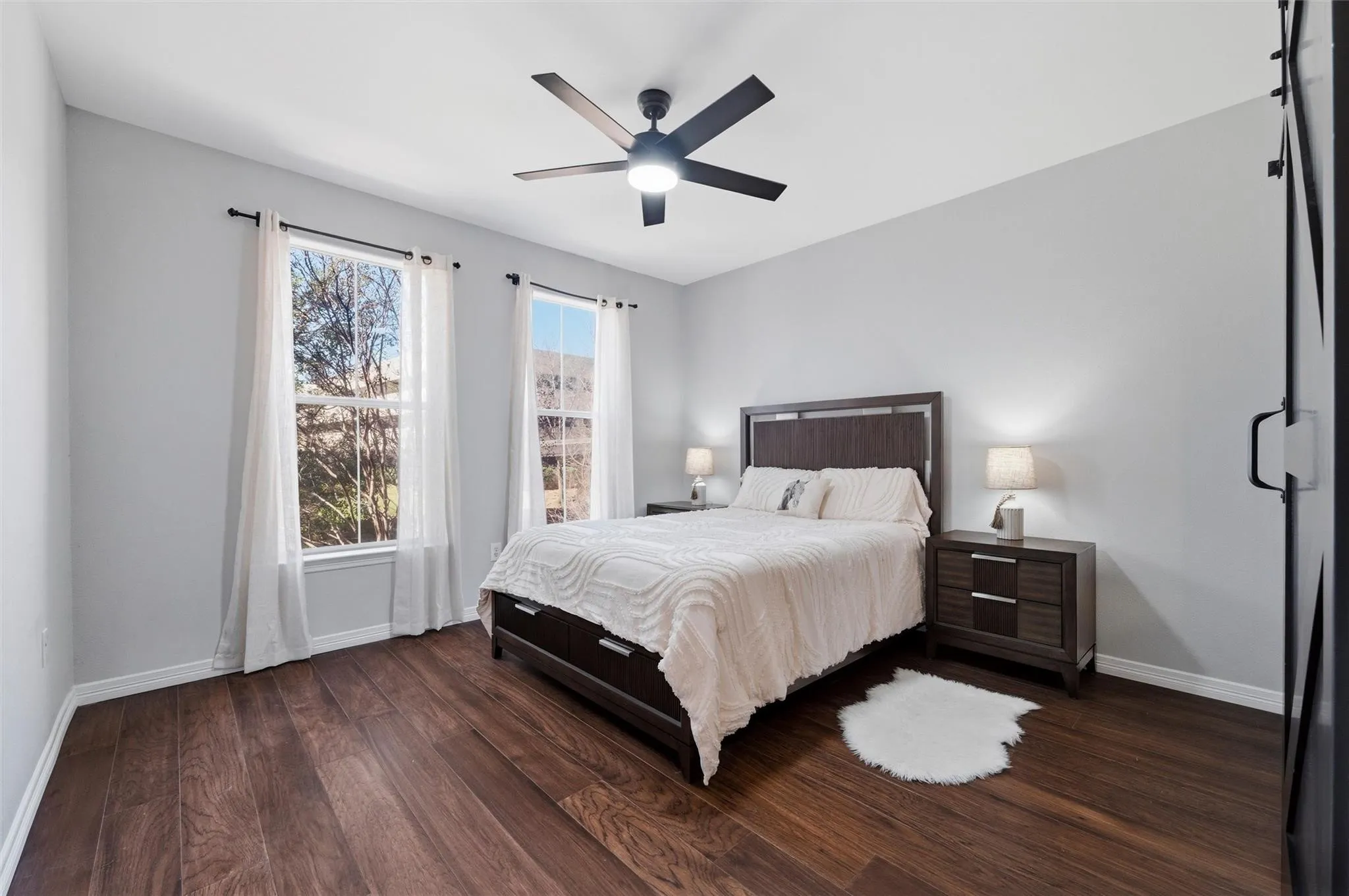 Condominium For Sale in Dallas County , 330 Las Colinas Boulevard E 236, Irving, Texas 75039, 1 Bedroom, 1 Bathroom, 1 Garage spaces, 813 Sqft, built in 2001, mls#21326659, Real Estate Agent in Irving, Homes For Sale in Dallas county, Homes For Sale in Irving, Realtor in Irving Texas, Real Estate Brokerage Independent Realty Texas, Luminita Cordes Realtor