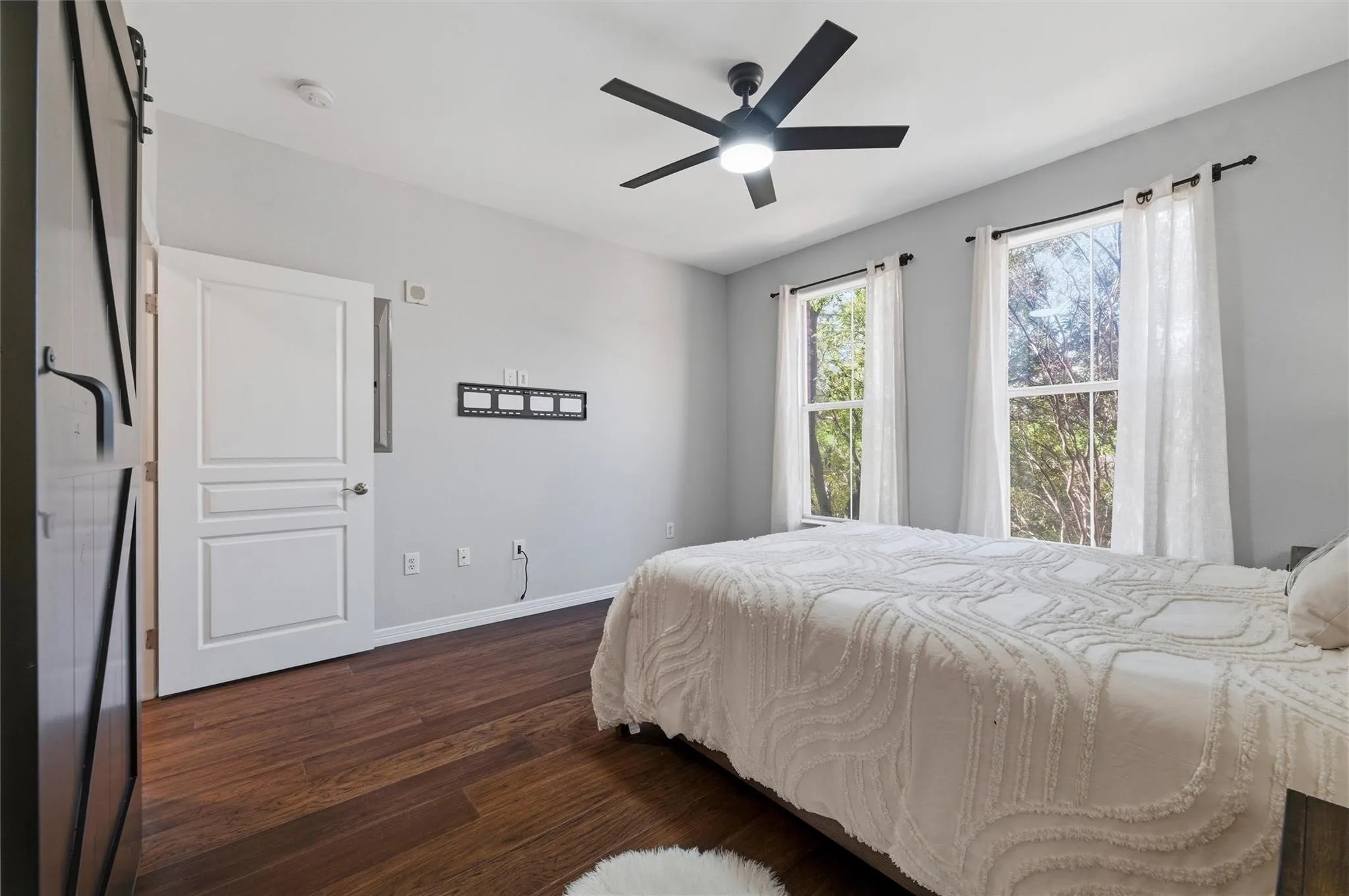 Condominium For Sale in Dallas County , 330 Las Colinas Boulevard E 236, Irving, Texas 75039, 1 Bedroom, 1 Bathroom, 1 Garage spaces, 813 Sqft, built in 2001, mls#21326659, Real Estate Agent in Irving, Homes For Sale in Dallas county, Homes For Sale in Irving, Realtor in Irving Texas, Real Estate Brokerage Independent Realty Texas, Luminita Cordes Realtor