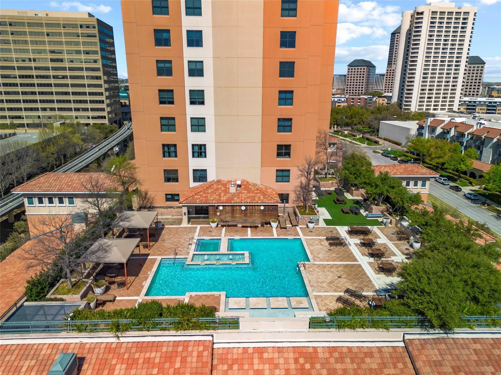 Condominium For Sale in Dallas County , 330 Las Colinas Boulevard E 236, Irving, Texas 75039, 1 Bedroom, 1 Bathroom, 1 Garage spaces, 813 Sqft, built in 2001, mls#21326659, Real Estate Agent in Irving, Homes For Sale in Dallas county, Homes For Sale in Irving, Realtor in Irving Texas, Real Estate Brokerage Independent Realty Texas, Luminita Cordes Realtor