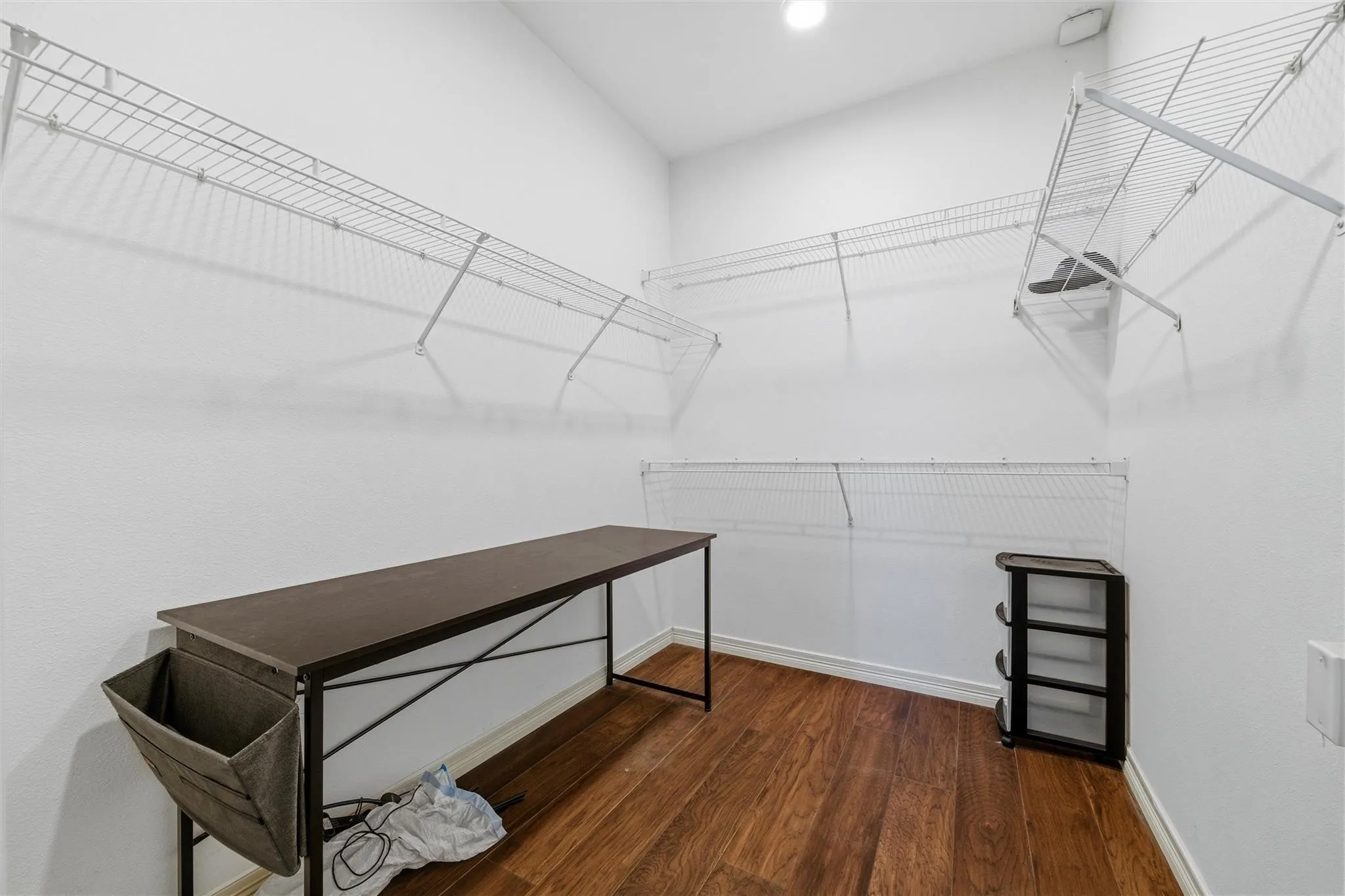Condominium For Sale in Dallas County , 330 Las Colinas Boulevard E 236, Irving, Texas 75039, 1 Bedroom, 1 Bathroom, 1 Garage spaces, 813 Sqft, built in 2001, mls#21326659, Real Estate Agent in Irving, Homes For Sale in Dallas county, Homes For Sale in Irving, Realtor in Irving Texas, Real Estate Brokerage Independent Realty Texas, Luminita Cordes Realtor