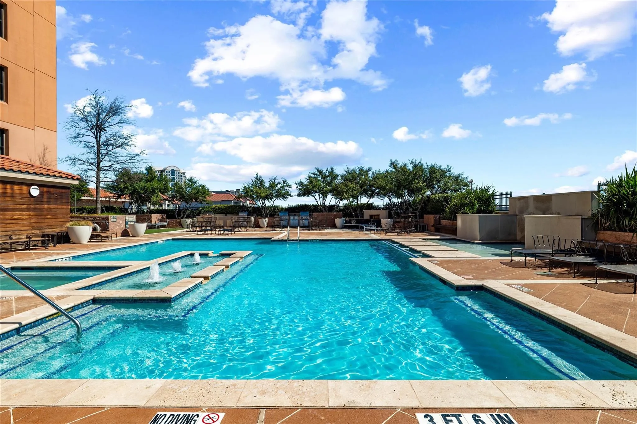 Condominium For Sale in Dallas County , 330 Las Colinas Boulevard E 236, Irving, Texas 75039, 1 Bedroom, 1 Bathroom, 1 Garage spaces, 813 Sqft, built in 2001, mls#21326659, Real Estate Agent in Irving, Homes For Sale in Dallas county, Homes For Sale in Irving, Realtor in Irving Texas, Real Estate Brokerage Independent Realty Texas, Luminita Cordes Realtor