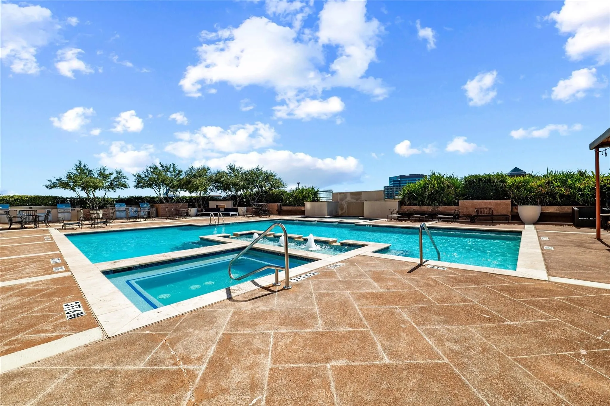 Condominium For Sale in Dallas County , 330 Las Colinas Boulevard E 236, Irving, Texas 75039, 1 Bedroom, 1 Bathroom, 1 Garage spaces, 813 Sqft, built in 2001, mls#21326659, Real Estate Agent in Irving, Homes For Sale in Dallas county, Homes For Sale in Irving, Realtor in Irving Texas, Real Estate Brokerage Independent Realty Texas, Luminita Cordes Realtor