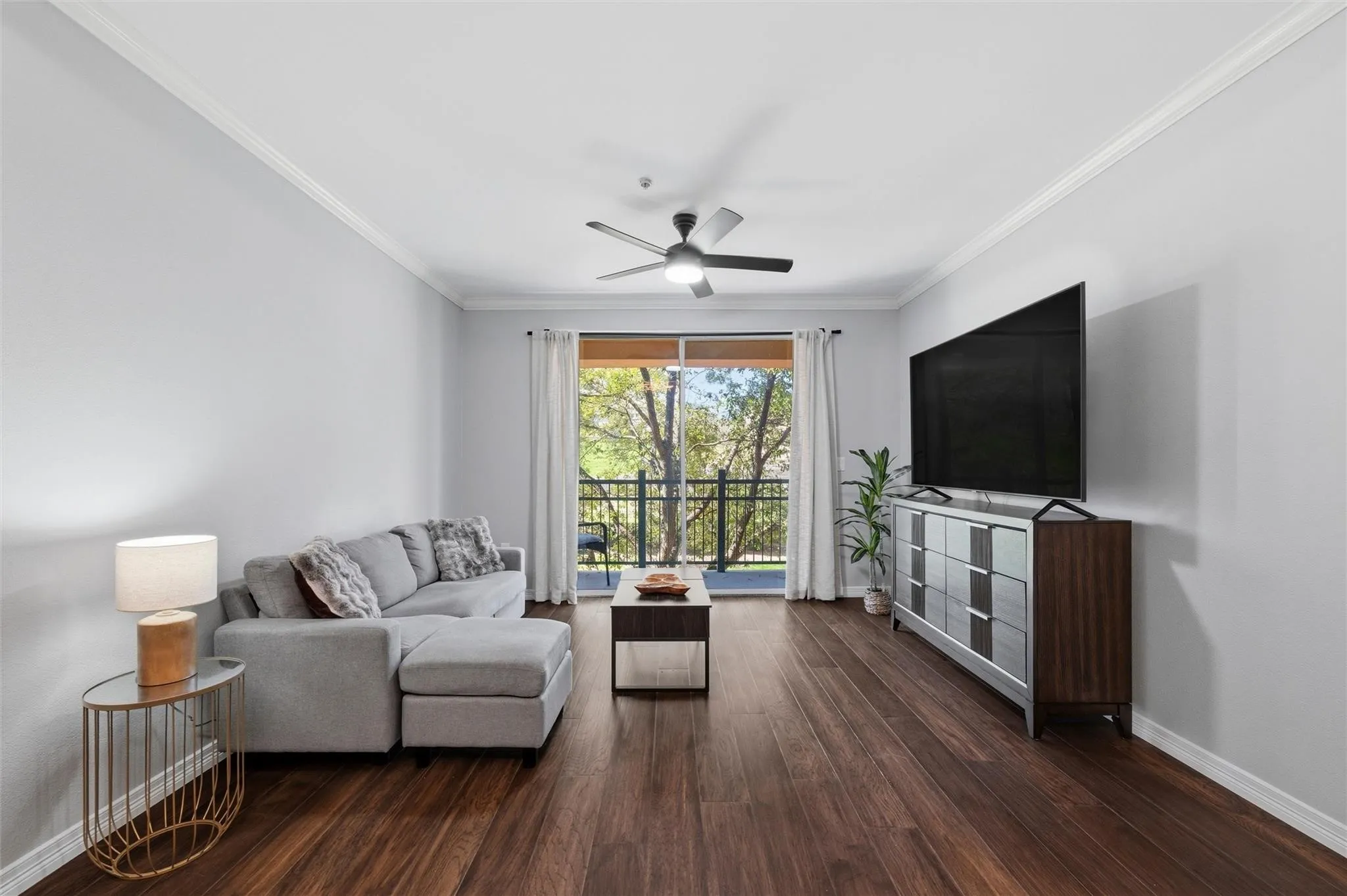 Condominium For Sale in Dallas County , 330 Las Colinas Boulevard E 236, Irving, Texas 75039, 1 Bedroom, 1 Bathroom, 1 Garage spaces, 813 Sqft, built in 2001, mls#21326659, Real Estate Agent in Irving, Homes For Sale in Dallas county, Homes For Sale in Irving, Realtor in Irving Texas, Real Estate Brokerage Independent Realty Texas, Luminita Cordes Realtor