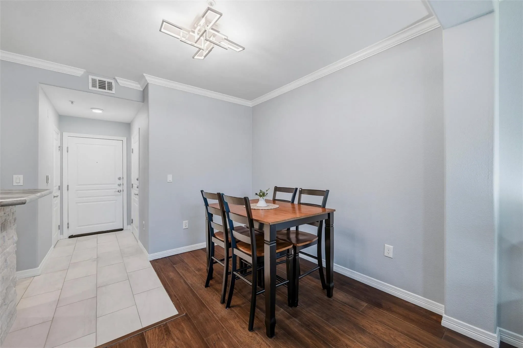 Condominium For Sale in Dallas County , 330 Las Colinas Boulevard E 236, Irving, Texas 75039, 1 Bedroom, 1 Bathroom, 1 Garage spaces, 813 Sqft, built in 2001, mls#21326659, Real Estate Agent in Irving, Homes For Sale in Dallas county, Homes For Sale in Irving, Realtor in Irving Texas, Real Estate Brokerage Independent Realty Texas, Luminita Cordes Realtor